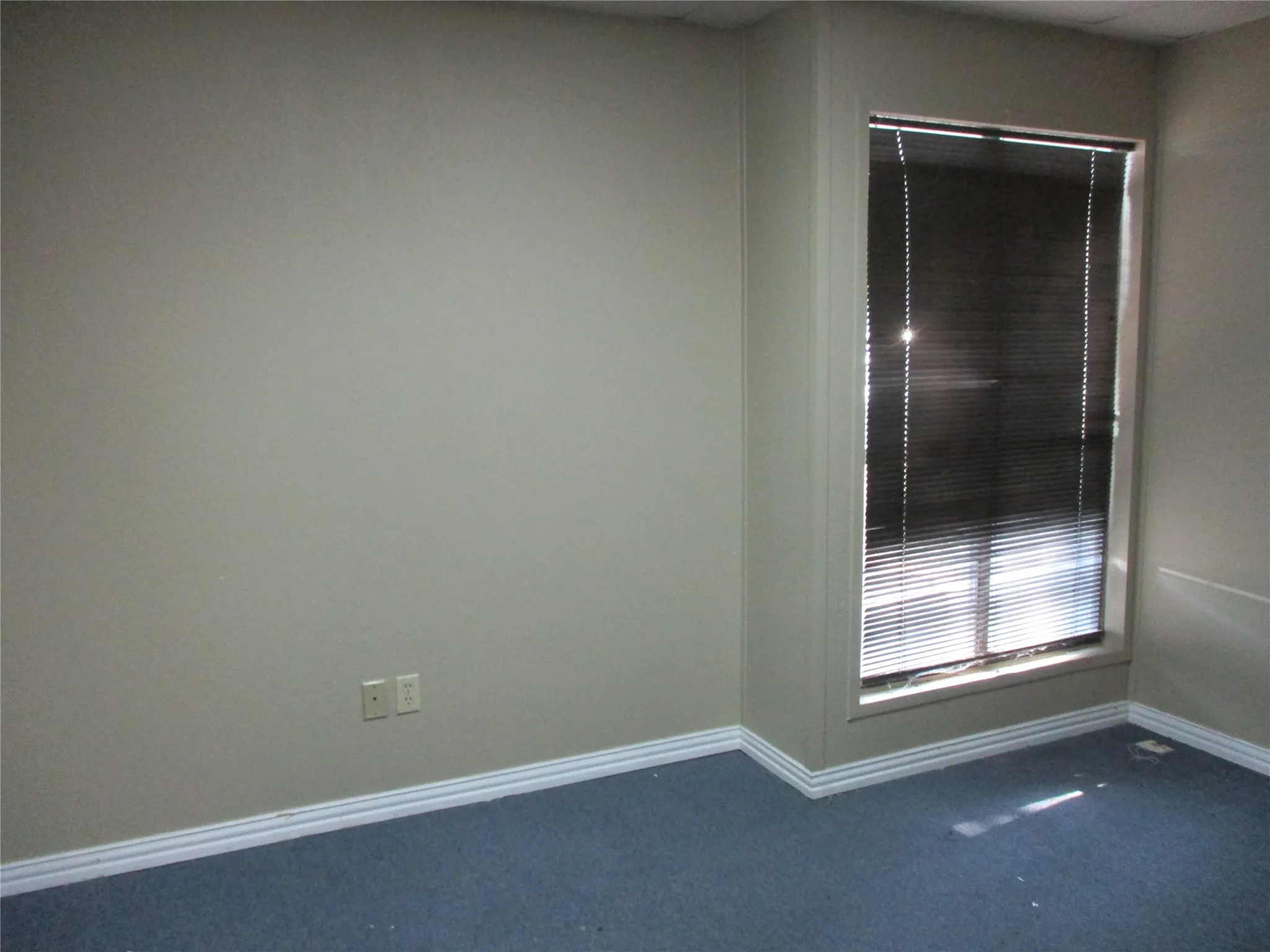 Office For Rent in Tarrant County , 2403 Cales Drive B & C, Arlington, Texas 76013, 0, 0, Garage spaces, 0 Sqft, built in 1978, mls#21405811, Real Estate Agent in Arlington, Homes For Rent in Tarrant county, Homes For Rent in Arlington, Realtor in Arlington Texas, Real Estate Brokerage Independent Realty Texas, Luminita Cordes Realtor