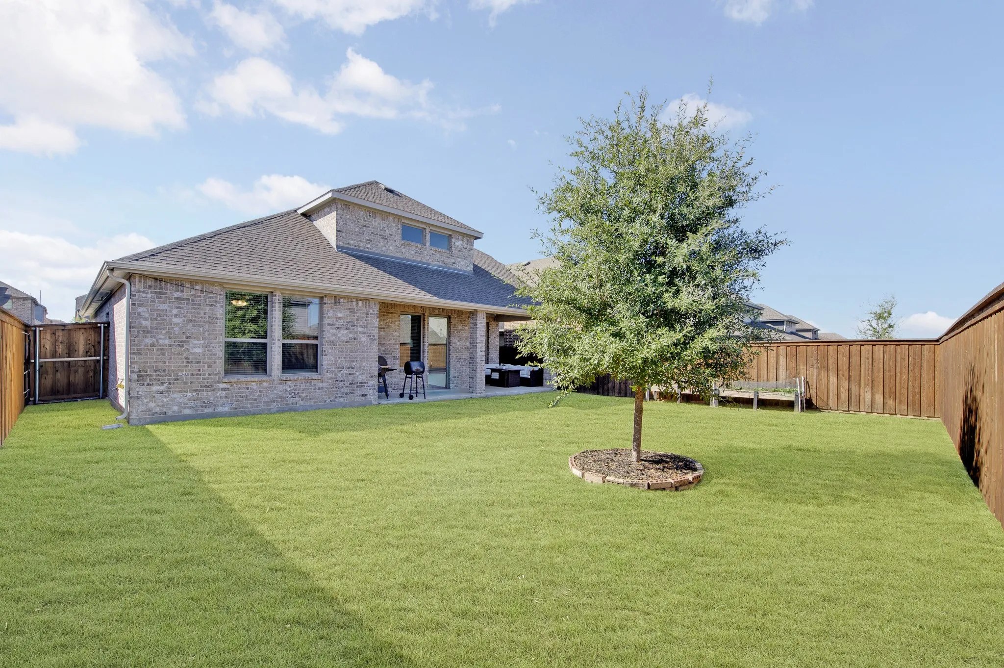 Single Family Residence For Sale in Denton County , 3829 Pearlwood Road, Little Elm, Texas 75068, 4 Bedroom, 3 Bathroom, 2 Garage spaces, 2,780 Sqft, built in 2024, mls#21404285, Real Estate Agent in Little Elm, Homes For Sale in Denton county, Homes For Sale in Little Elm, Realtor in Little Elm Texas, Real Estate Brokerage Independent Realty Texas, Luminita Cordes Realtor