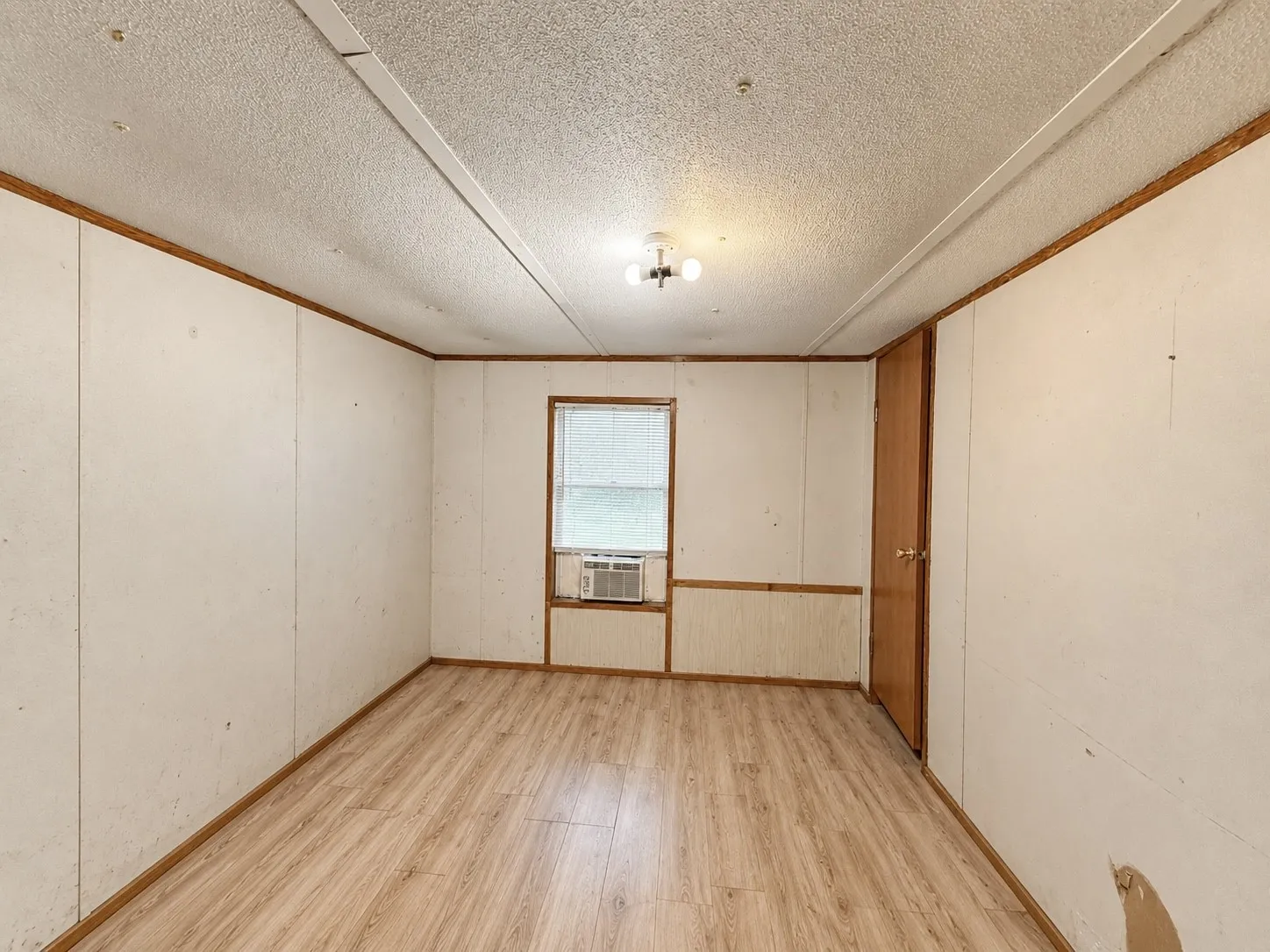 Mobile Home For Sale in Hunt County , 708 Lincoln Street, Campbell, Texas 75422, 3 Bedroom, 2 Bathroom, Garage spaces, 1,300 Sqft, built in 1995, mls#21405754, Real Estate Agent in Campbell, Homes For Sale in Hunt county, Homes For Sale in Campbell, Realtor in Campbell Texas, Real Estate Brokerage Independent Realty Texas, Luminita Cordes Realtor