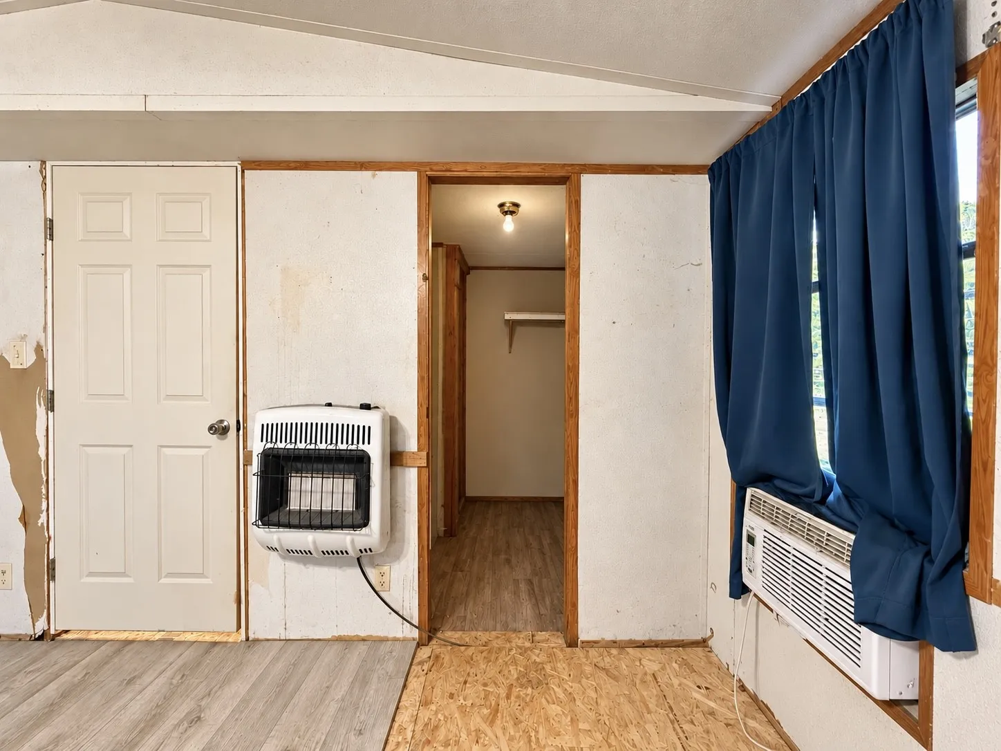 Mobile Home For Sale in Hunt County , 708 Lincoln Street, Campbell, Texas 75422, 3 Bedroom, 2 Bathroom, Garage spaces, 1,300 Sqft, built in 1995, mls#21405754, Real Estate Agent in Campbell, Homes For Sale in Hunt county, Homes For Sale in Campbell, Realtor in Campbell Texas, Real Estate Brokerage Independent Realty Texas, Luminita Cordes Realtor