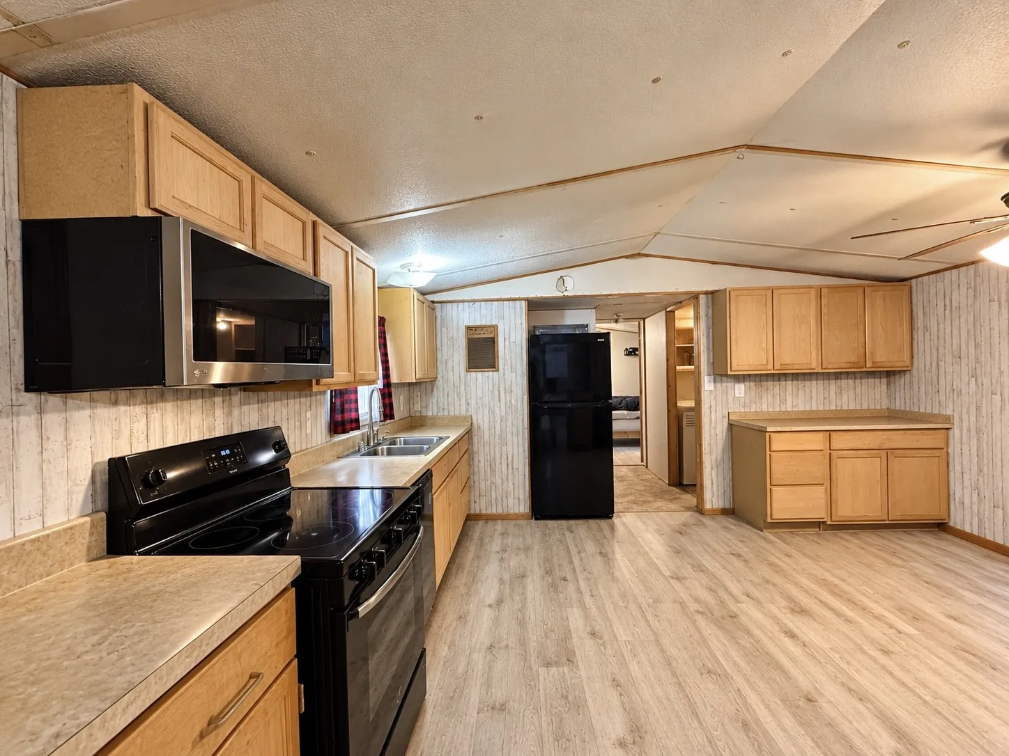 Mobile Home For Sale in Hunt County , 708 Lincoln Street, Campbell, Texas 75422, 3 Bedroom, 2 Bathroom, Garage spaces, 1,300 Sqft, built in 1995, mls#21405754, Real Estate Agent in Campbell, Homes For Sale in Hunt county, Homes For Sale in Campbell, Realtor in Campbell Texas, Real Estate Brokerage Independent Realty Texas, Luminita Cordes Realtor