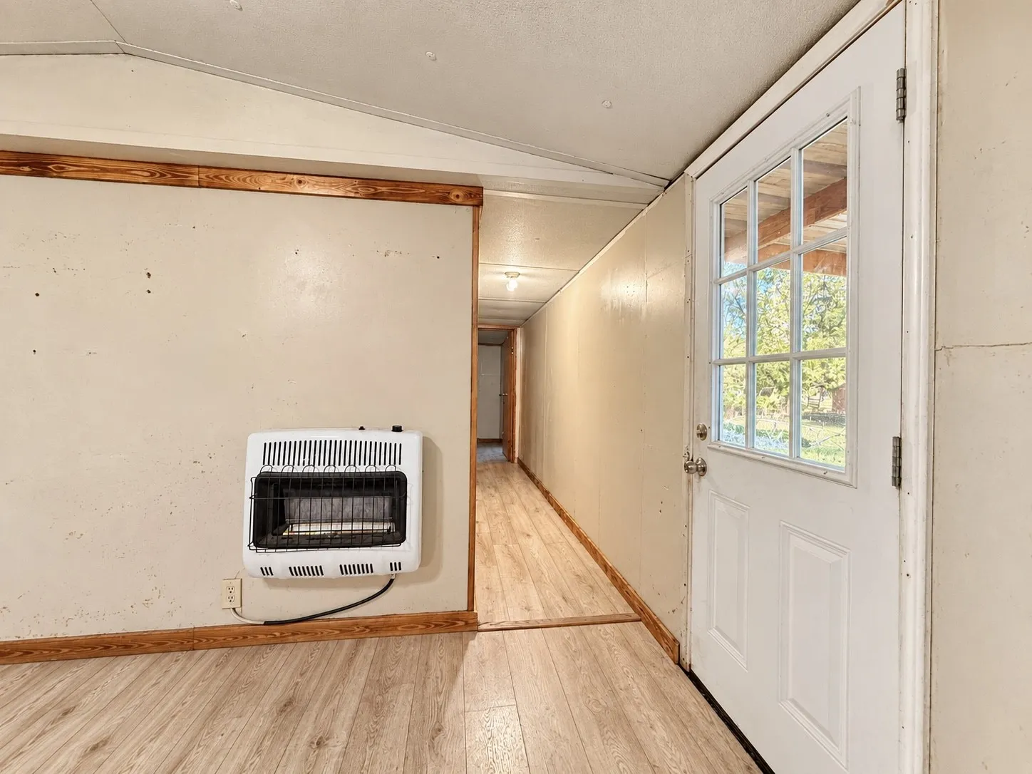 Mobile Home For Sale in Hunt County , 708 Lincoln Street, Campbell, Texas 75422, 3 Bedroom, 2 Bathroom, Garage spaces, 1,300 Sqft, built in 1995, mls#21405754, Real Estate Agent in Campbell, Homes For Sale in Hunt county, Homes For Sale in Campbell, Realtor in Campbell Texas, Real Estate Brokerage Independent Realty Texas, Luminita Cordes Realtor