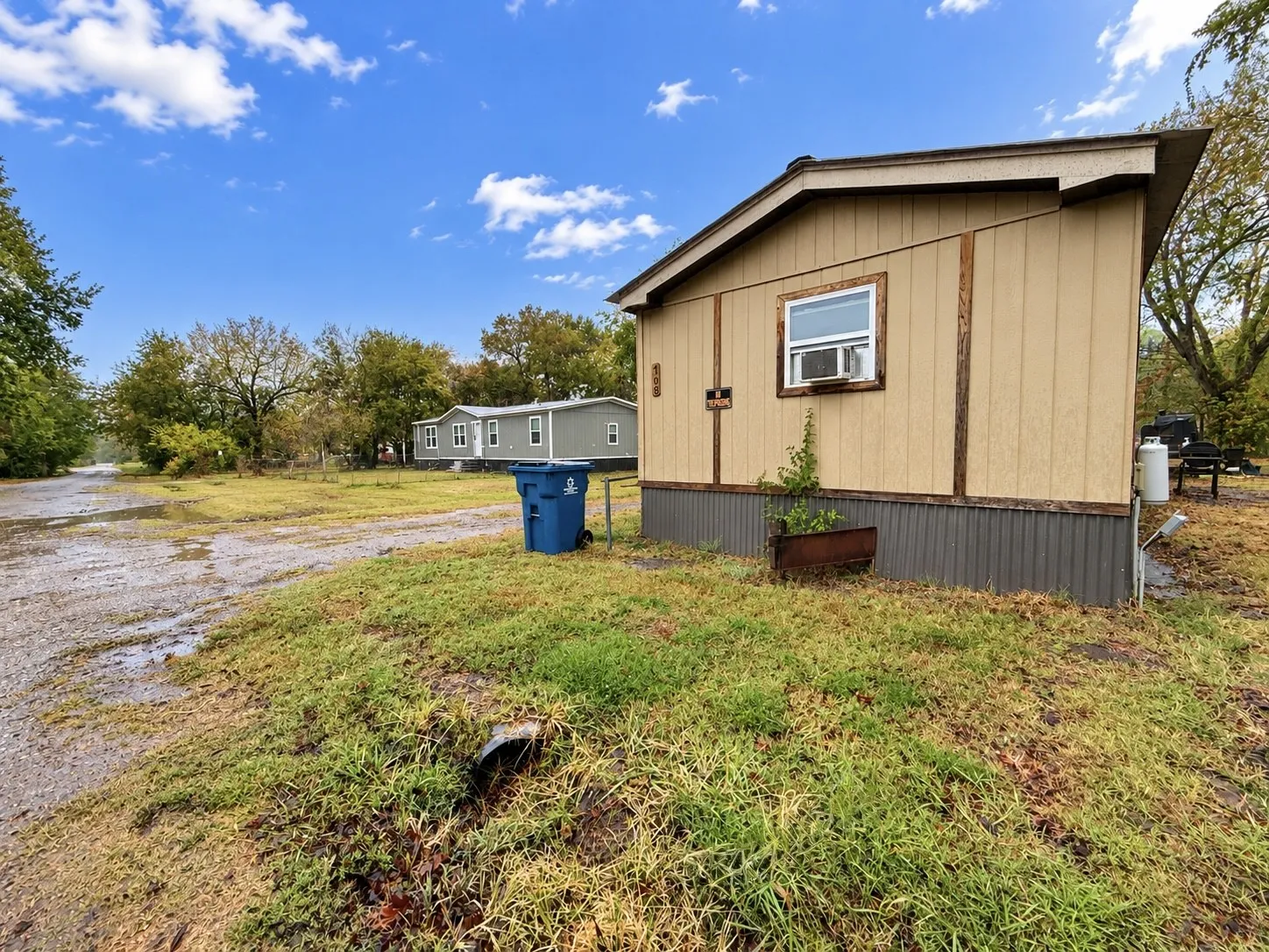 Mobile Home For Sale in Hunt County , 708 Lincoln Street, Campbell, Texas 75422, 3 Bedroom, 2 Bathroom, Garage spaces, 1,300 Sqft, built in 1995, mls#21405754, Real Estate Agent in Campbell, Homes For Sale in Hunt county, Homes For Sale in Campbell, Realtor in Campbell Texas, Real Estate Brokerage Independent Realty Texas, Luminita Cordes Realtor