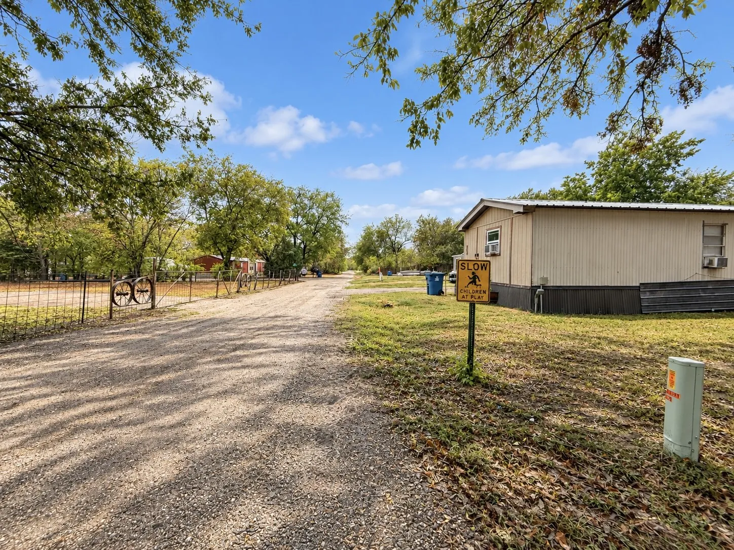 Mobile Home For Sale in Hunt County , 708 Lincoln Street, Campbell, Texas 75422, 3 Bedroom, 2 Bathroom, Garage spaces, 1,300 Sqft, built in 1995, mls#21405754, Real Estate Agent in Campbell, Homes For Sale in Hunt county, Homes For Sale in Campbell, Realtor in Campbell Texas, Real Estate Brokerage Independent Realty Texas, Luminita Cordes Realtor