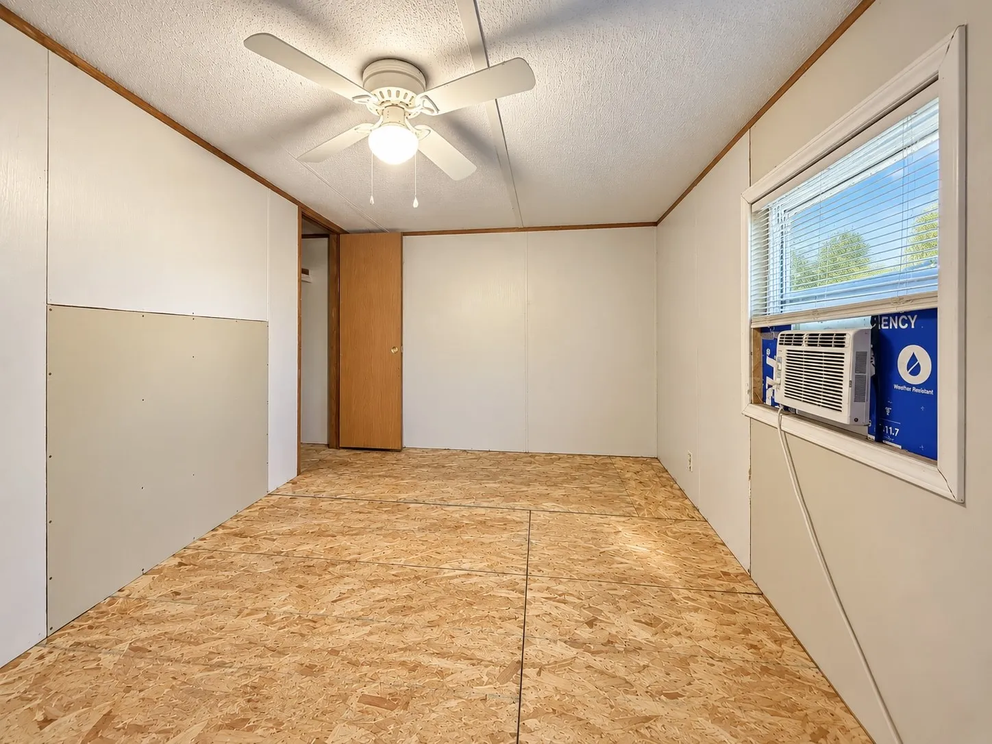 Mobile Home For Sale in Hunt County , 708 Lincoln Street, Campbell, Texas 75422, 3 Bedroom, 2 Bathroom, Garage spaces, 1,300 Sqft, built in 1995, mls#21405754, Real Estate Agent in Campbell, Homes For Sale in Hunt county, Homes For Sale in Campbell, Realtor in Campbell Texas, Real Estate Brokerage Independent Realty Texas, Luminita Cordes Realtor