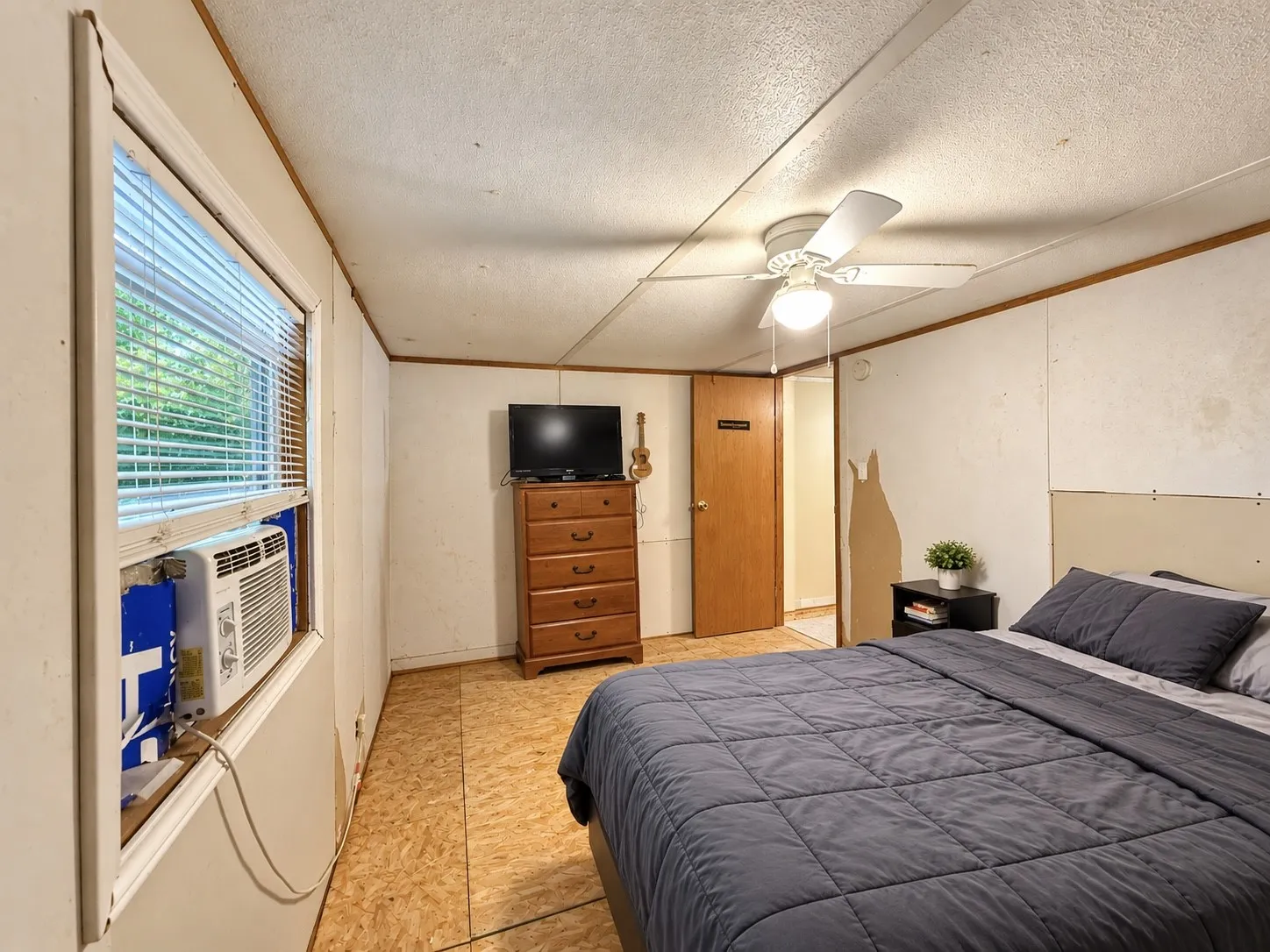 Mobile Home For Sale in Hunt County , 708 Lincoln Street, Campbell, Texas 75422, 3 Bedroom, 2 Bathroom, Garage spaces, 1,300 Sqft, built in 1995, mls#21405754, Real Estate Agent in Campbell, Homes For Sale in Hunt county, Homes For Sale in Campbell, Realtor in Campbell Texas, Real Estate Brokerage Independent Realty Texas, Luminita Cordes Realtor