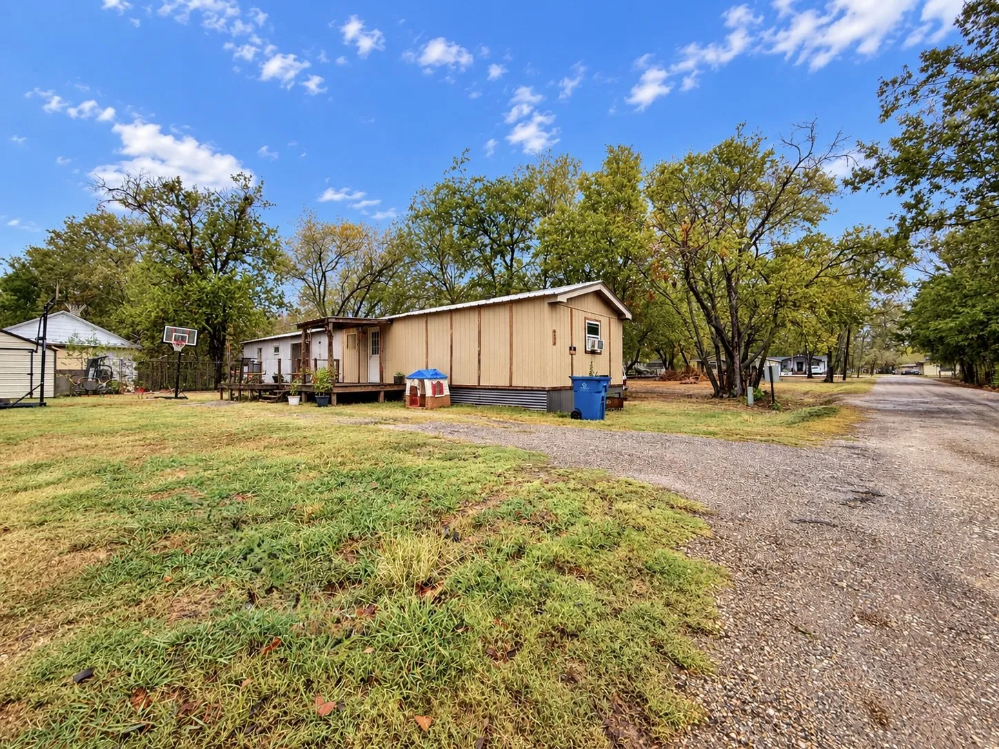 Mobile Home For Sale in Hunt County , 708 Lincoln Street, Campbell, Texas 75422, 3 Bedroom, 2 Bathroom, Garage spaces, 1,300 Sqft, built in 1995, mls#21405754, Real Estate Agent in Campbell, Homes For Sale in Hunt county, Homes For Sale in Campbell, Realtor in Campbell Texas, Real Estate Brokerage Independent Realty Texas, Luminita Cordes Realtor