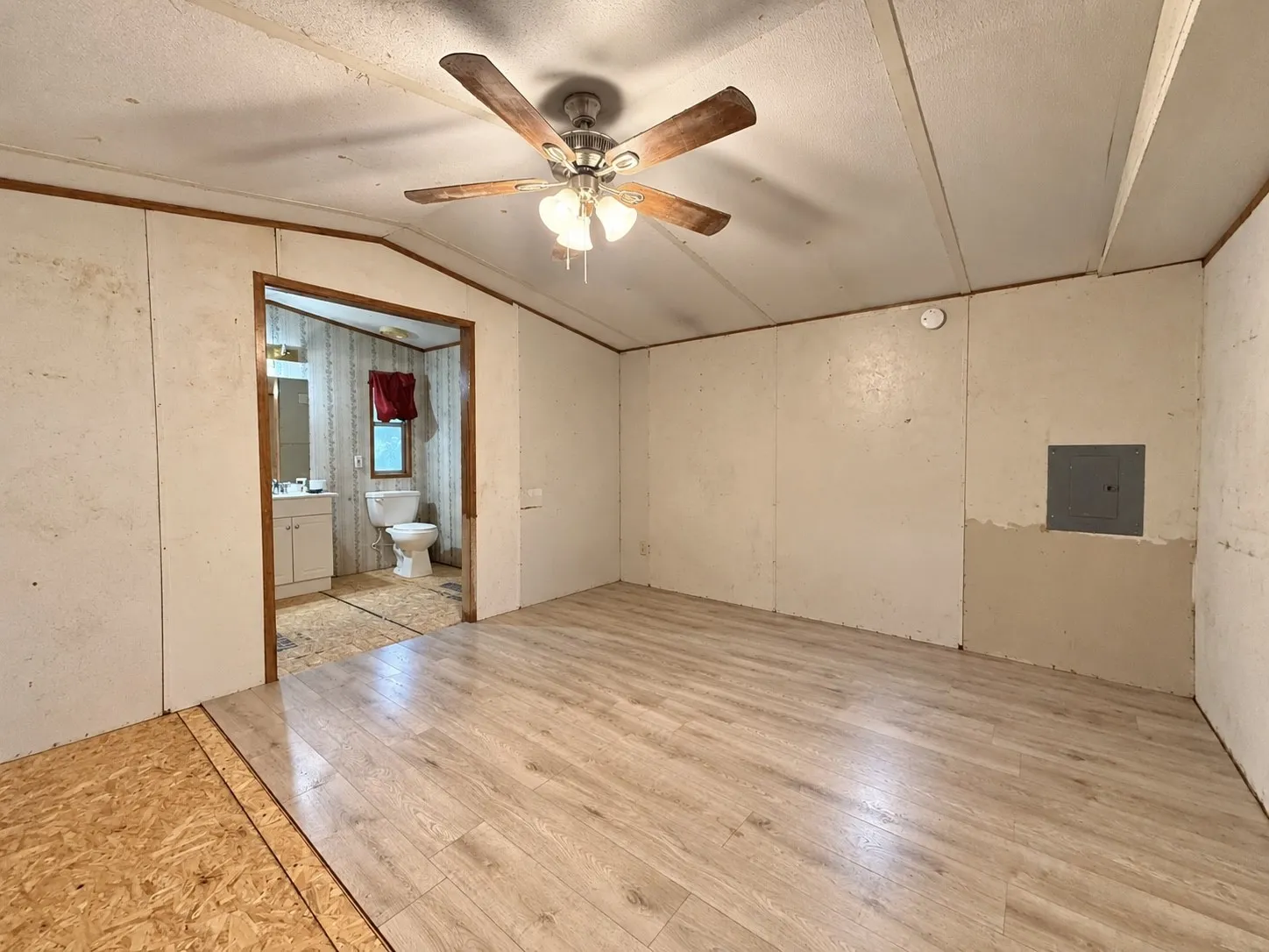 Mobile Home For Sale in Hunt County , 708 Lincoln Street, Campbell, Texas 75422, 3 Bedroom, 2 Bathroom, Garage spaces, 1,300 Sqft, built in 1995, mls#21405754, Real Estate Agent in Campbell, Homes For Sale in Hunt county, Homes For Sale in Campbell, Realtor in Campbell Texas, Real Estate Brokerage Independent Realty Texas, Luminita Cordes Realtor