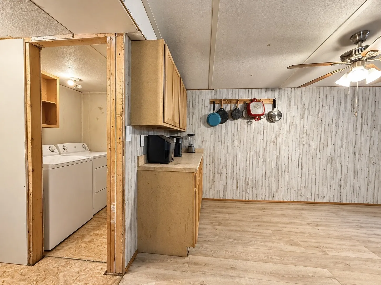 Mobile Home For Sale in Hunt County , 708 Lincoln Street, Campbell, Texas 75422, 3 Bedroom, 2 Bathroom, Garage spaces, 1,300 Sqft, built in 1995, mls#21405754, Real Estate Agent in Campbell, Homes For Sale in Hunt county, Homes For Sale in Campbell, Realtor in Campbell Texas, Real Estate Brokerage Independent Realty Texas, Luminita Cordes Realtor