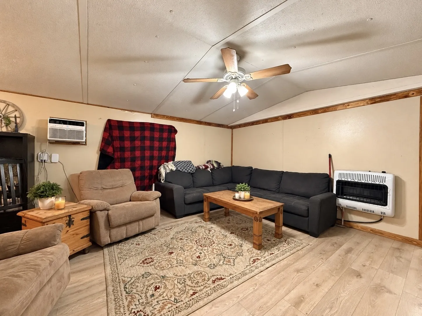 Mobile Home For Sale in Hunt County , 708 Lincoln Street, Campbell, Texas 75422, 3 Bedroom, 2 Bathroom, Garage spaces, 1,300 Sqft, built in 1995, mls#21405754, Real Estate Agent in Campbell, Homes For Sale in Hunt county, Homes For Sale in Campbell, Realtor in Campbell Texas, Real Estate Brokerage Independent Realty Texas, Luminita Cordes Realtor