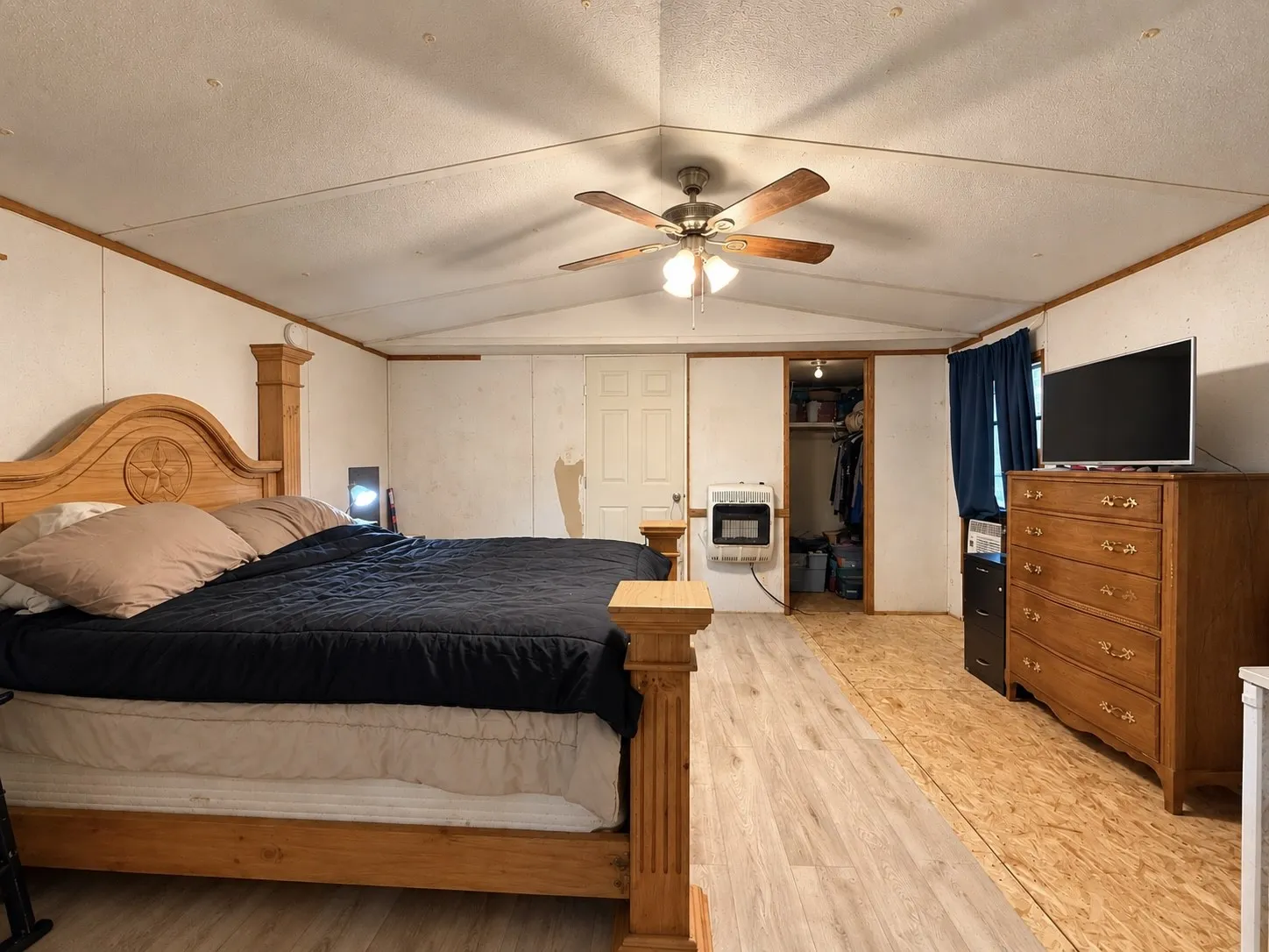 Mobile Home For Sale in Hunt County , 708 Lincoln Street, Campbell, Texas 75422, 3 Bedroom, 2 Bathroom, Garage spaces, 1,300 Sqft, built in 1995, mls#21405754, Real Estate Agent in Campbell, Homes For Sale in Hunt county, Homes For Sale in Campbell, Realtor in Campbell Texas, Real Estate Brokerage Independent Realty Texas, Luminita Cordes Realtor