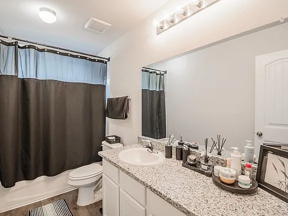 Single Family Residence For Rent in Tarrant County , 5632 Shore Point Trail, Fort Worth, Texas 76119, 3 Bedroom, 3 Bathroom, 2 Garage spaces, 1,682 Sqft, built in 2022, mls#21405820, Real Estate Agent in Fort Worth, Homes For Rent in Tarrant county, Homes For Rent in Fort Worth, Realtor in Fort Worth Texas, Real Estate Brokerage Independent Realty Texas, Luminita Cordes Realtor