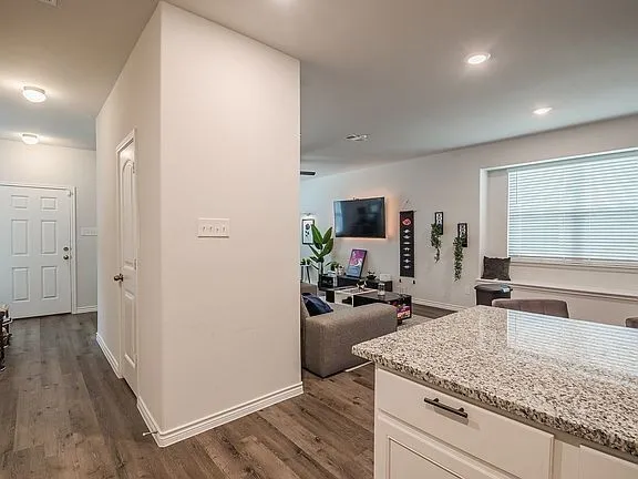 Single Family Residence For Rent in Tarrant County , 5632 Shore Point Trail, Fort Worth, Texas 76119, 3 Bedroom, 3 Bathroom, 2 Garage spaces, 1,682 Sqft, built in 2022, mls#21405820, Real Estate Agent in Fort Worth, Homes For Rent in Tarrant county, Homes For Rent in Fort Worth, Realtor in Fort Worth Texas, Real Estate Brokerage Independent Realty Texas, Luminita Cordes Realtor