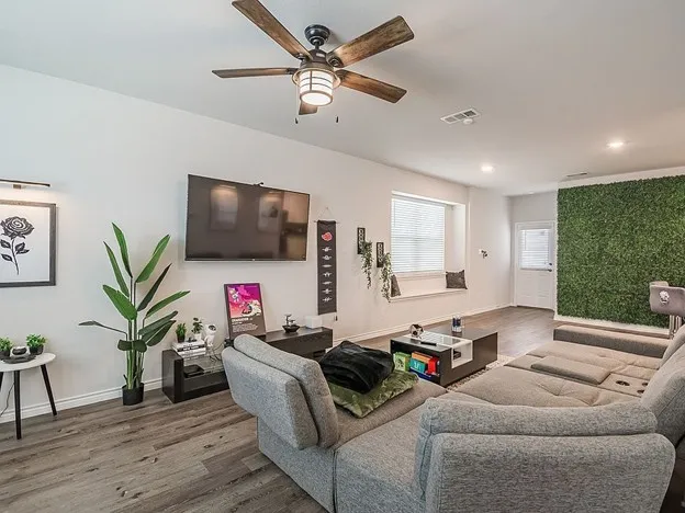 Single Family Residence For Rent in Tarrant County , 5632 Shore Point Trail, Fort Worth, Texas 76119, 3 Bedroom, 3 Bathroom, 2 Garage spaces, 1,682 Sqft, built in 2022, mls#21405820, Real Estate Agent in Fort Worth, Homes For Rent in Tarrant county, Homes For Rent in Fort Worth, Realtor in Fort Worth Texas, Real Estate Brokerage Independent Realty Texas, Luminita Cordes Realtor