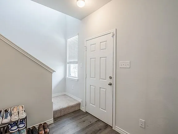 Single Family Residence For Rent in Tarrant County , 5632 Shore Point Trail, Fort Worth, Texas 76119, 3 Bedroom, 3 Bathroom, 2 Garage spaces, 1,682 Sqft, built in 2022, mls#21405820, Real Estate Agent in Fort Worth, Homes For Rent in Tarrant county, Homes For Rent in Fort Worth, Realtor in Fort Worth Texas, Real Estate Brokerage Independent Realty Texas, Luminita Cordes Realtor