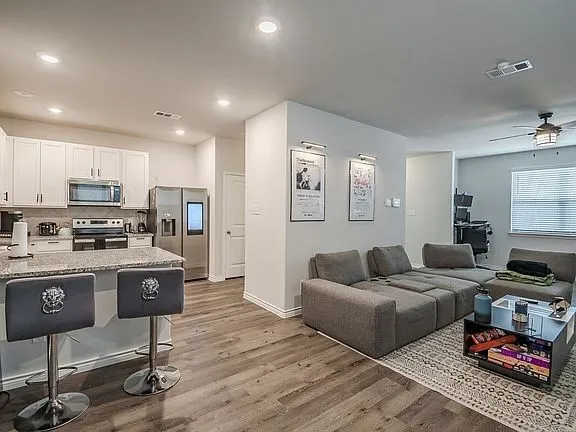 Single Family Residence For Rent in Tarrant County , 5632 Shore Point Trail, Fort Worth, Texas 76119, 3 Bedroom, 3 Bathroom, 2 Garage spaces, 1,682 Sqft, built in 2022, mls#21405820, Real Estate Agent in Fort Worth, Homes For Rent in Tarrant county, Homes For Rent in Fort Worth, Realtor in Fort Worth Texas, Real Estate Brokerage Independent Realty Texas, Luminita Cordes Realtor