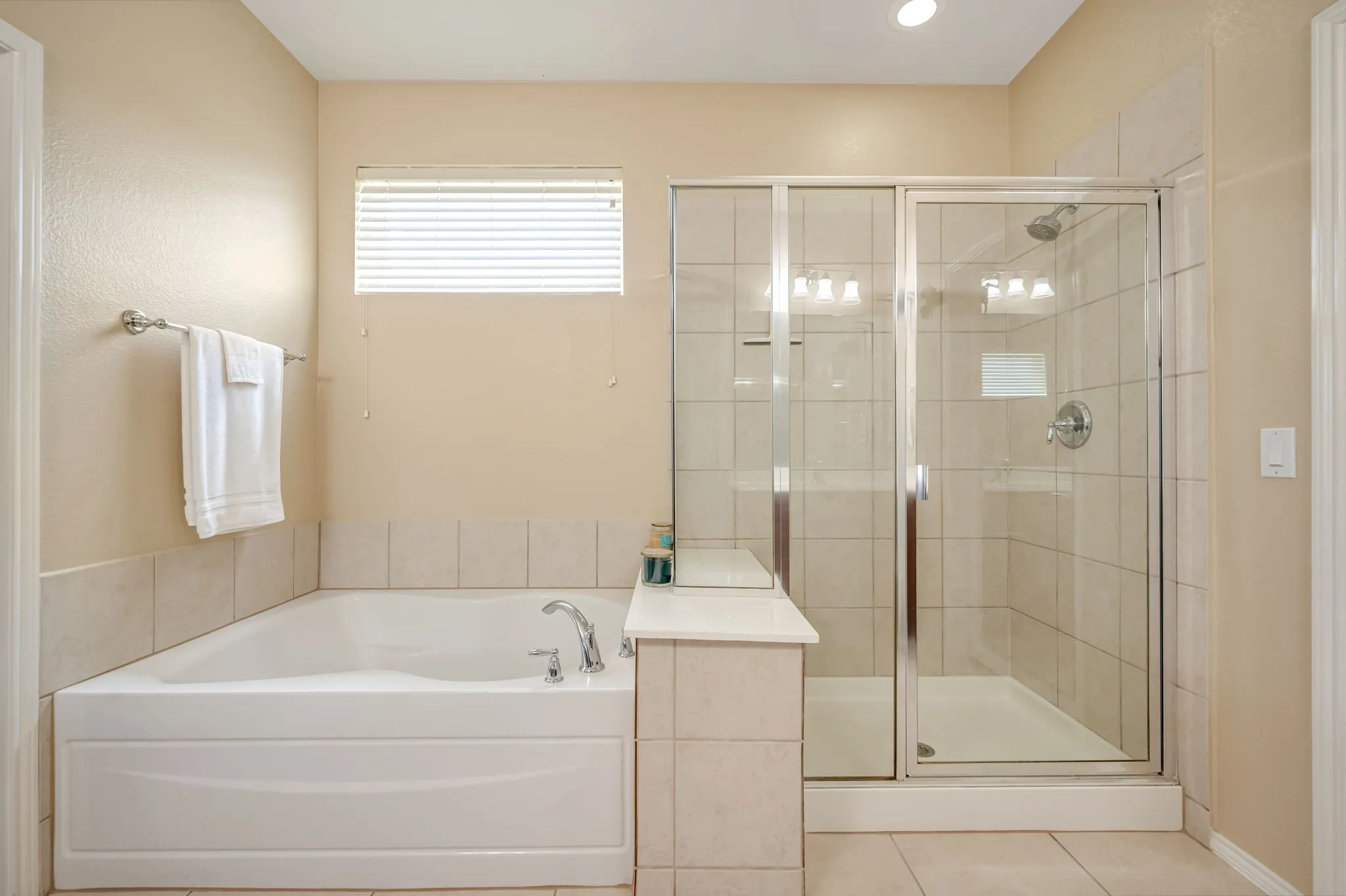 Single Family Residence For Sale in Denton County , 6772 Festival Lane, Frisco, Texas 75036, 3 Bedroom, 2 Bathroom, 2 Garage spaces, 1,990 Sqft, built in 2010, mls#21403940, Real Estate Agent in Frisco, Homes For Sale in Denton county, Homes For Sale in Frisco, Realtor in Frisco Texas, Real Estate Brokerage Independent Realty Texas, Luminita Cordes Realtor