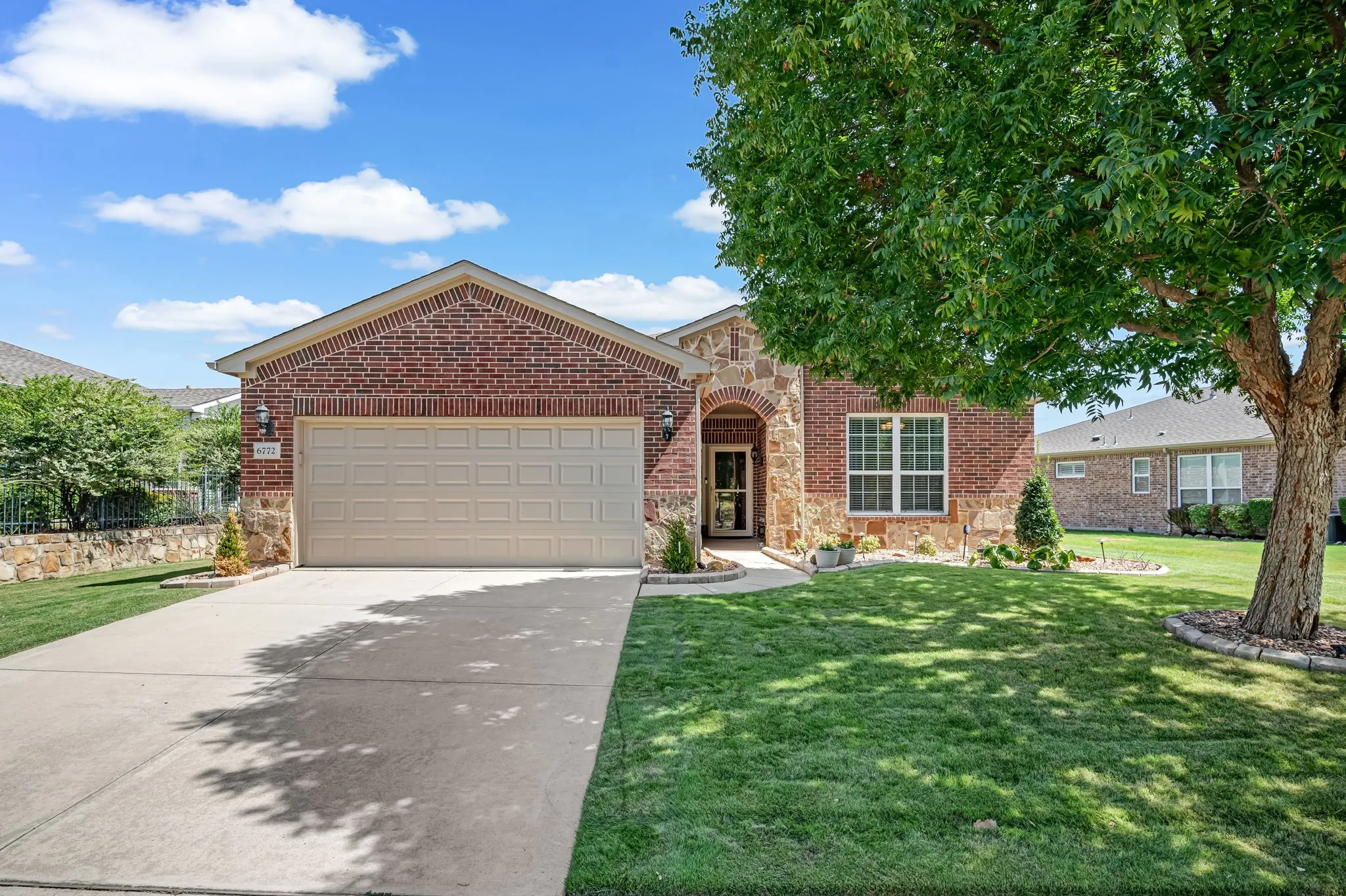 Single Family Residence For Sale in Denton County , 6772 Festival Lane, Frisco, Texas 75036, 3 Bedroom, 2 Bathroom, 2 Garage spaces, 1,990 Sqft, built in 2010, mls#21403940, Real Estate Agent in Frisco, Homes For Sale in Denton county, Homes For Sale in Frisco, Realtor in Frisco Texas, Real Estate Brokerage Independent Realty Texas, Luminita Cordes Realtor