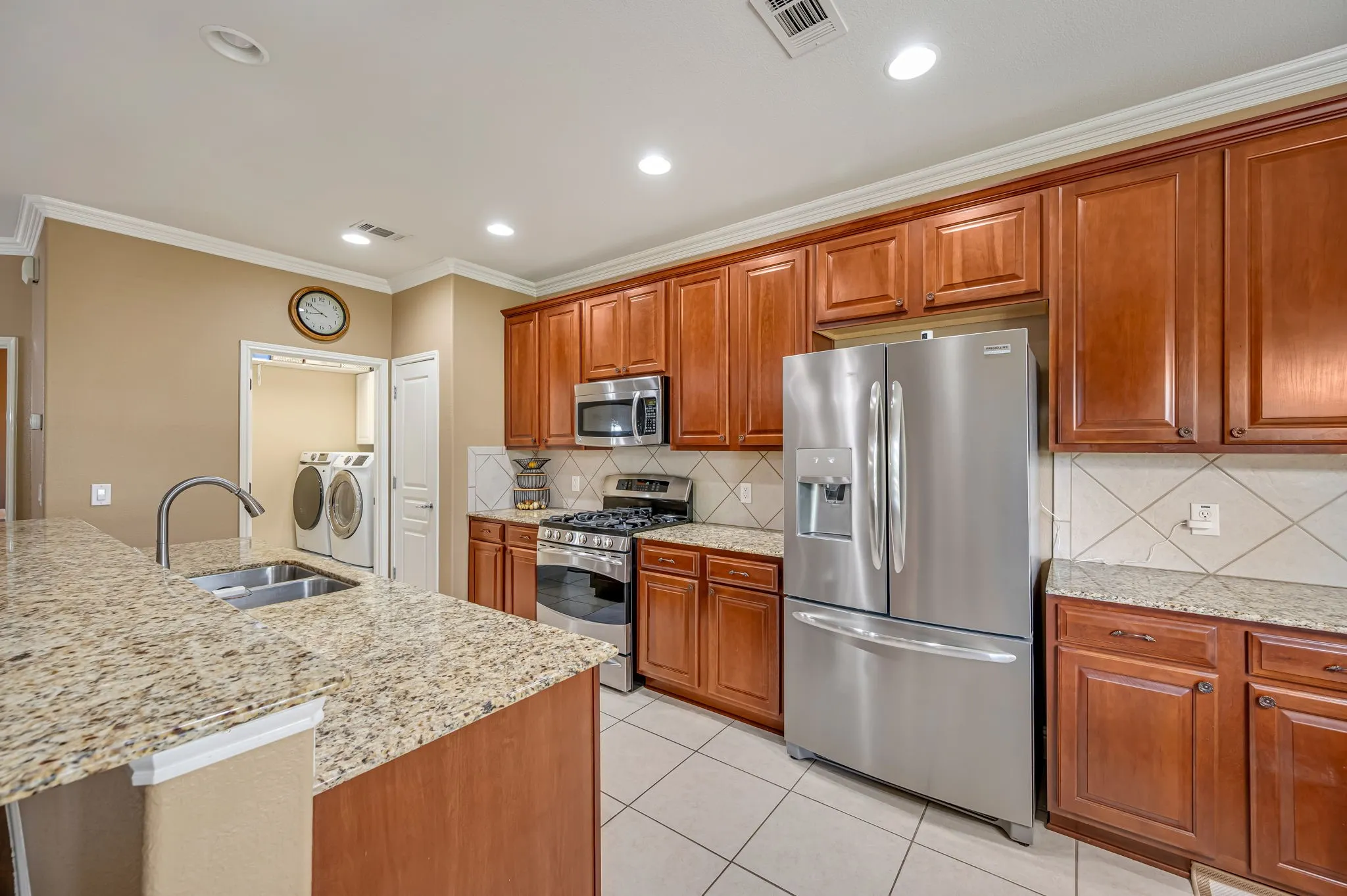 Single Family Residence For Sale in Denton County , 6772 Festival Lane, Frisco, Texas 75036, 3 Bedroom, 2 Bathroom, 2 Garage spaces, 1,990 Sqft, built in 2010, mls#21403940, Real Estate Agent in Frisco, Homes For Sale in Denton county, Homes For Sale in Frisco, Realtor in Frisco Texas, Real Estate Brokerage Independent Realty Texas, Luminita Cordes Realtor