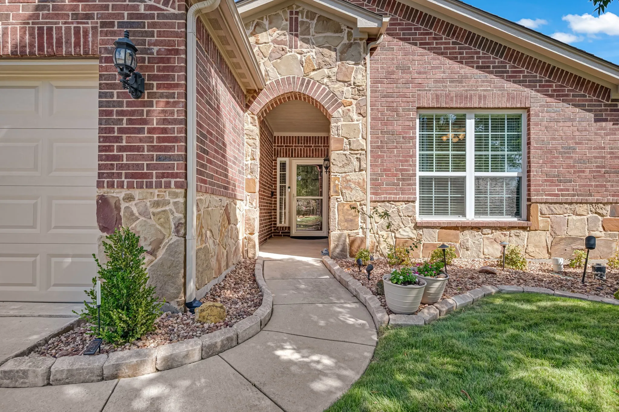 Single Family Residence For Sale in Denton County , 6772 Festival Lane, Frisco, Texas 75036, 3 Bedroom, 2 Bathroom, 2 Garage spaces, 1,990 Sqft, built in 2010, mls#21403940, Real Estate Agent in Frisco, Homes For Sale in Denton county, Homes For Sale in Frisco, Realtor in Frisco Texas, Real Estate Brokerage Independent Realty Texas, Luminita Cordes Realtor