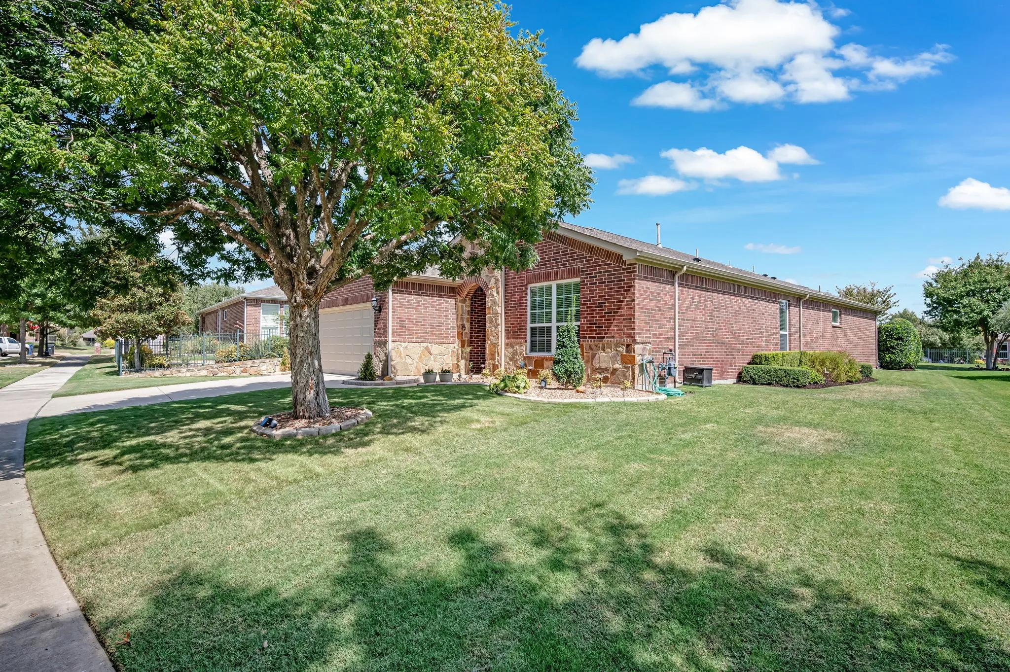 Single Family Residence For Sale in Denton County , 6772 Festival Lane, Frisco, Texas 75036, 3 Bedroom, 2 Bathroom, 2 Garage spaces, 1,990 Sqft, built in 2010, mls#21403940, Real Estate Agent in Frisco, Homes For Sale in Denton county, Homes For Sale in Frisco, Realtor in Frisco Texas, Real Estate Brokerage Independent Realty Texas, Luminita Cordes Realtor