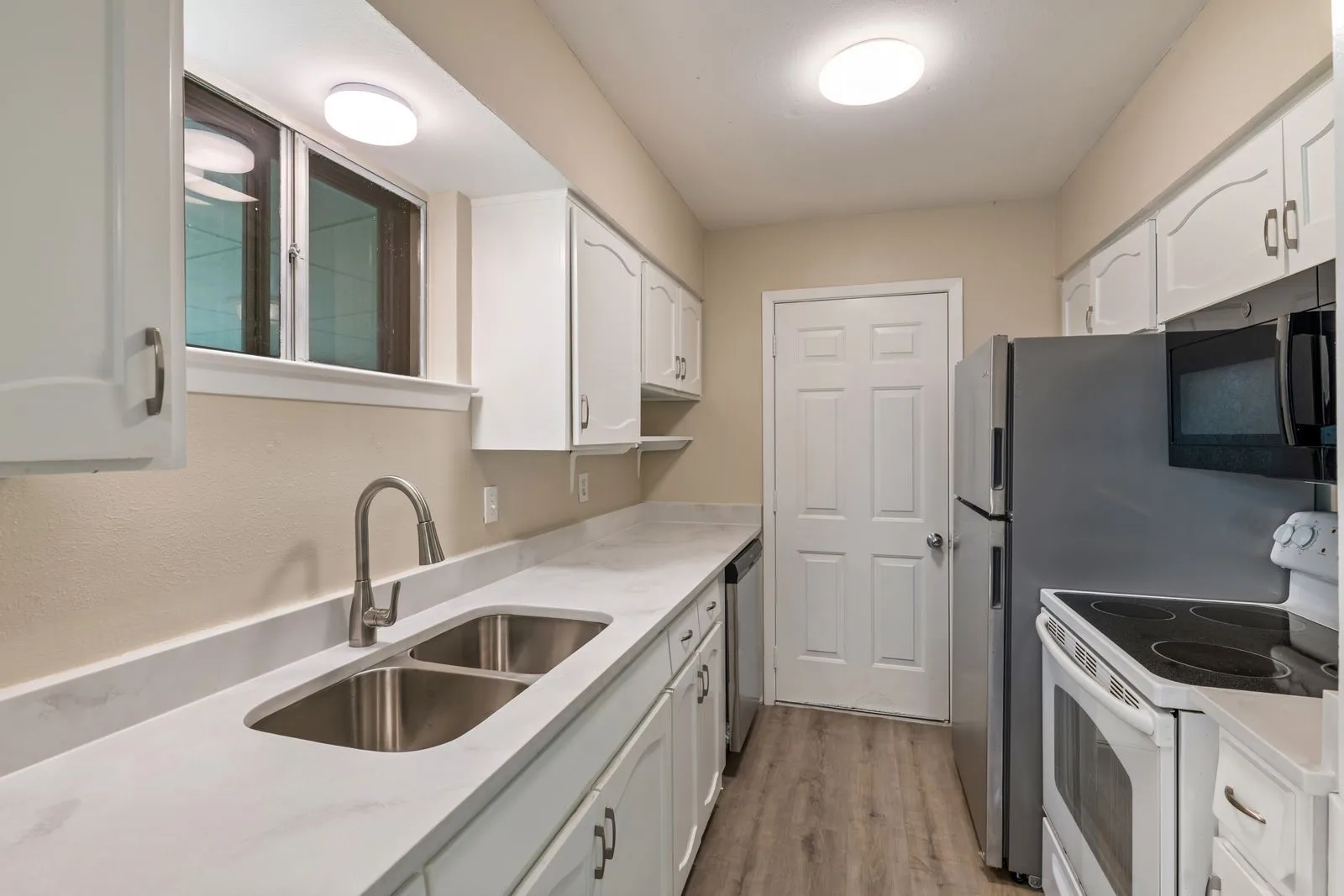 Single Family Residence For Rent in Dallas County , 11324 Prelude Drive, Dallas, Texas 75238, 3 Bedroom, 2 Bathroom, Garage spaces, 1,344 Sqft, built in 1961, mls#21405846, Real Estate Agent in Dallas, Homes For Rent in Dallas county, Homes For Rent in Dallas, Realtor in Dallas Texas, Real Estate Brokerage Independent Realty Texas, Luminita Cordes Realtor