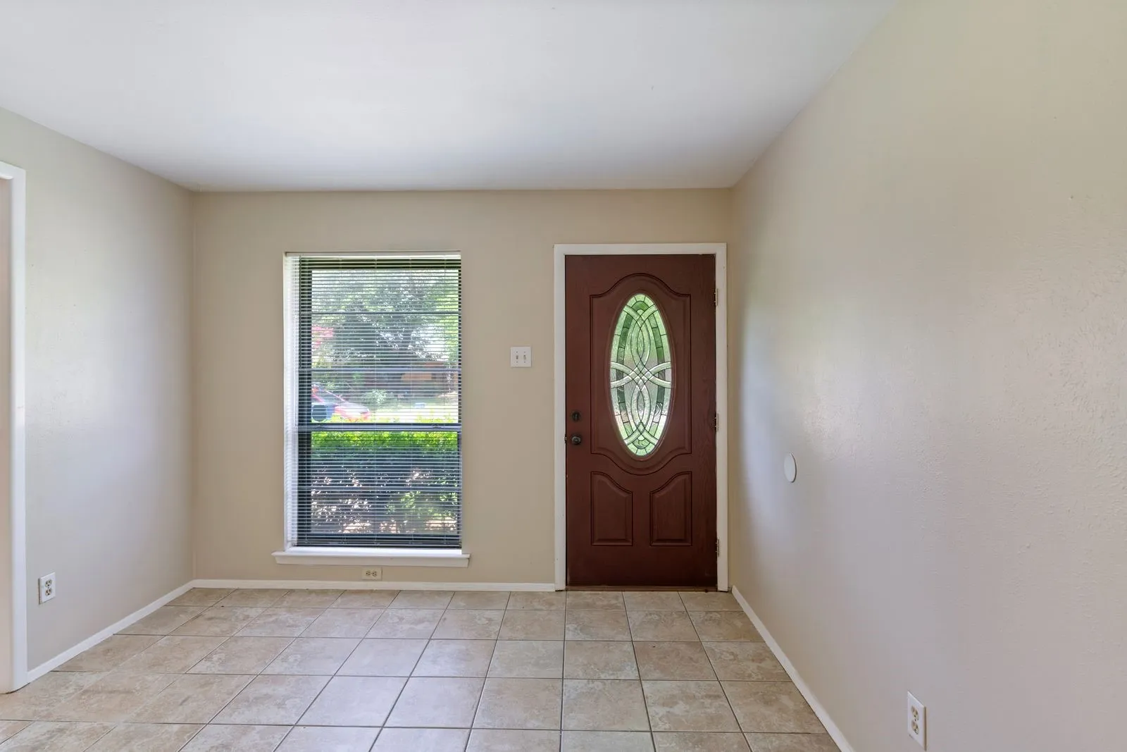 Single Family Residence For Rent in Dallas County , 11324 Prelude Drive, Dallas, Texas 75238, 3 Bedroom, 2 Bathroom, Garage spaces, 1,344 Sqft, built in 1961, mls#21405846, Real Estate Agent in Dallas, Homes For Rent in Dallas county, Homes For Rent in Dallas, Realtor in Dallas Texas, Real Estate Brokerage Independent Realty Texas, Luminita Cordes Realtor