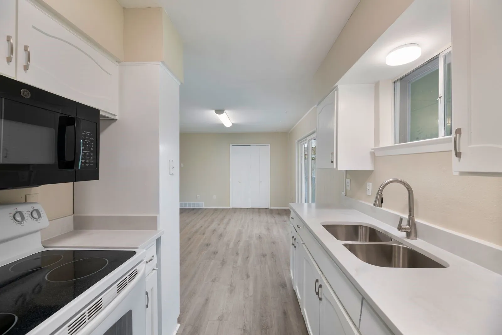 Single Family Residence For Rent in Dallas County , 11324 Prelude Drive, Dallas, Texas 75238, 3 Bedroom, 2 Bathroom, Garage spaces, 1,344 Sqft, built in 1961, mls#21405846, Real Estate Agent in Dallas, Homes For Rent in Dallas county, Homes For Rent in Dallas, Realtor in Dallas Texas, Real Estate Brokerage Independent Realty Texas, Luminita Cordes Realtor