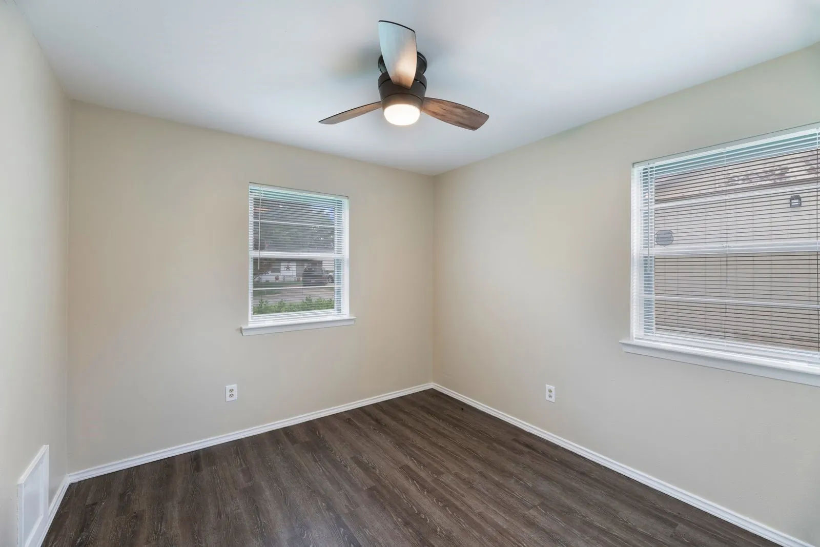 Single Family Residence For Rent in Dallas County , 11324 Prelude Drive, Dallas, Texas 75238, 3 Bedroom, 2 Bathroom, Garage spaces, 1,344 Sqft, built in 1961, mls#21405846, Real Estate Agent in Dallas, Homes For Rent in Dallas county, Homes For Rent in Dallas, Realtor in Dallas Texas, Real Estate Brokerage Independent Realty Texas, Luminita Cordes Realtor