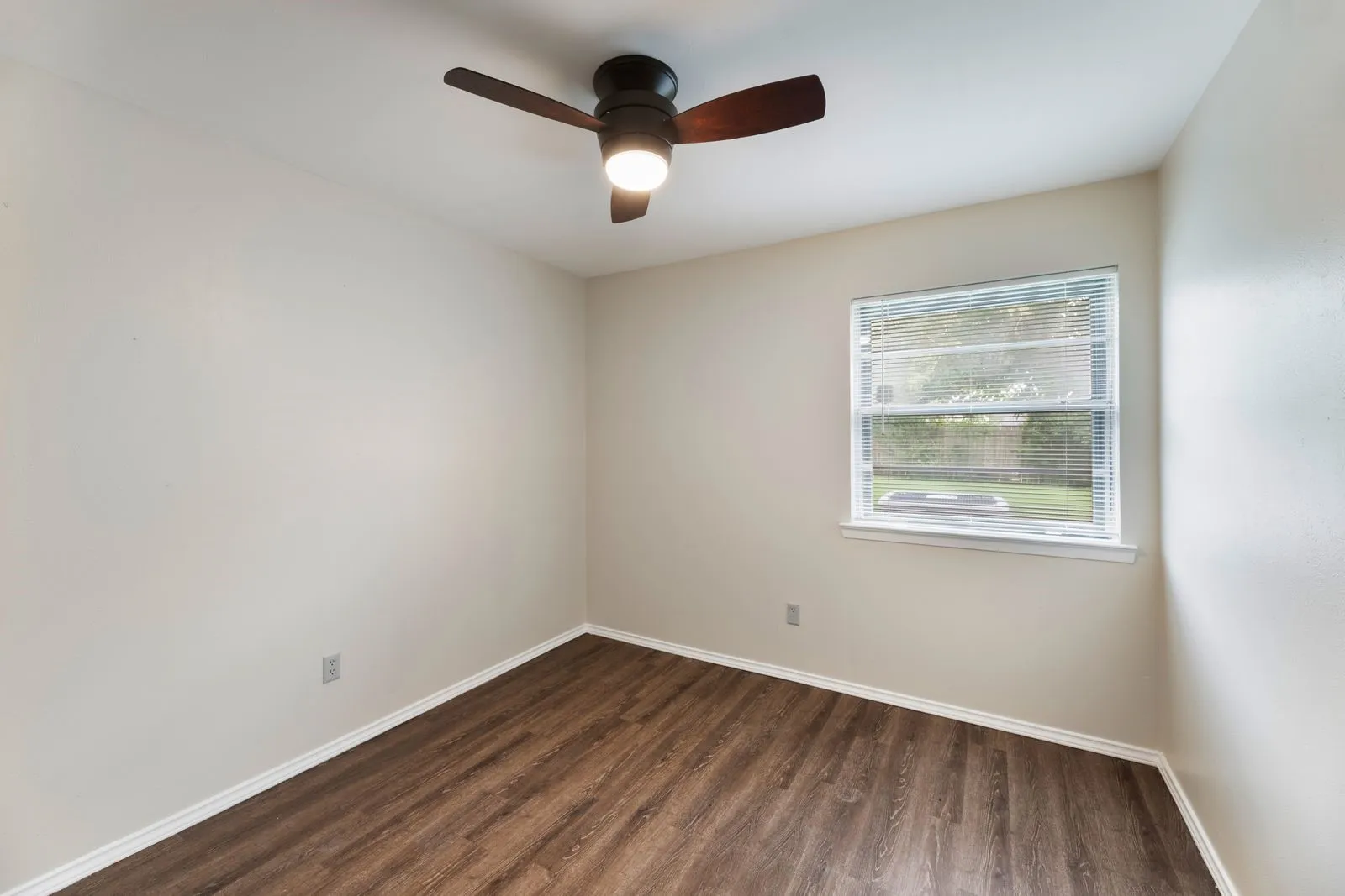 Single Family Residence For Rent in Dallas County , 11324 Prelude Drive, Dallas, Texas 75238, 3 Bedroom, 2 Bathroom, Garage spaces, 1,344 Sqft, built in 1961, mls#21405846, Real Estate Agent in Dallas, Homes For Rent in Dallas county, Homes For Rent in Dallas, Realtor in Dallas Texas, Real Estate Brokerage Independent Realty Texas, Luminita Cordes Realtor