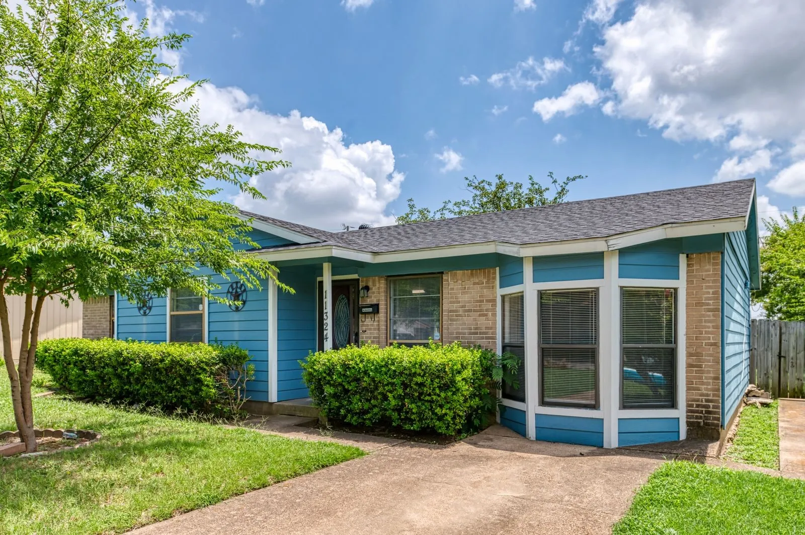 Single Family Residence For Rent in Dallas County , 11324 Prelude Drive, Dallas, Texas 75238, 3 Bedroom, 2 Bathroom, Garage spaces, 1,344 Sqft, built in 1961, mls#21405846, Real Estate Agent in Dallas, Homes For Rent in Dallas county, Homes For Rent in Dallas, Realtor in Dallas Texas, Real Estate Brokerage Independent Realty Texas, Luminita Cordes Realtor