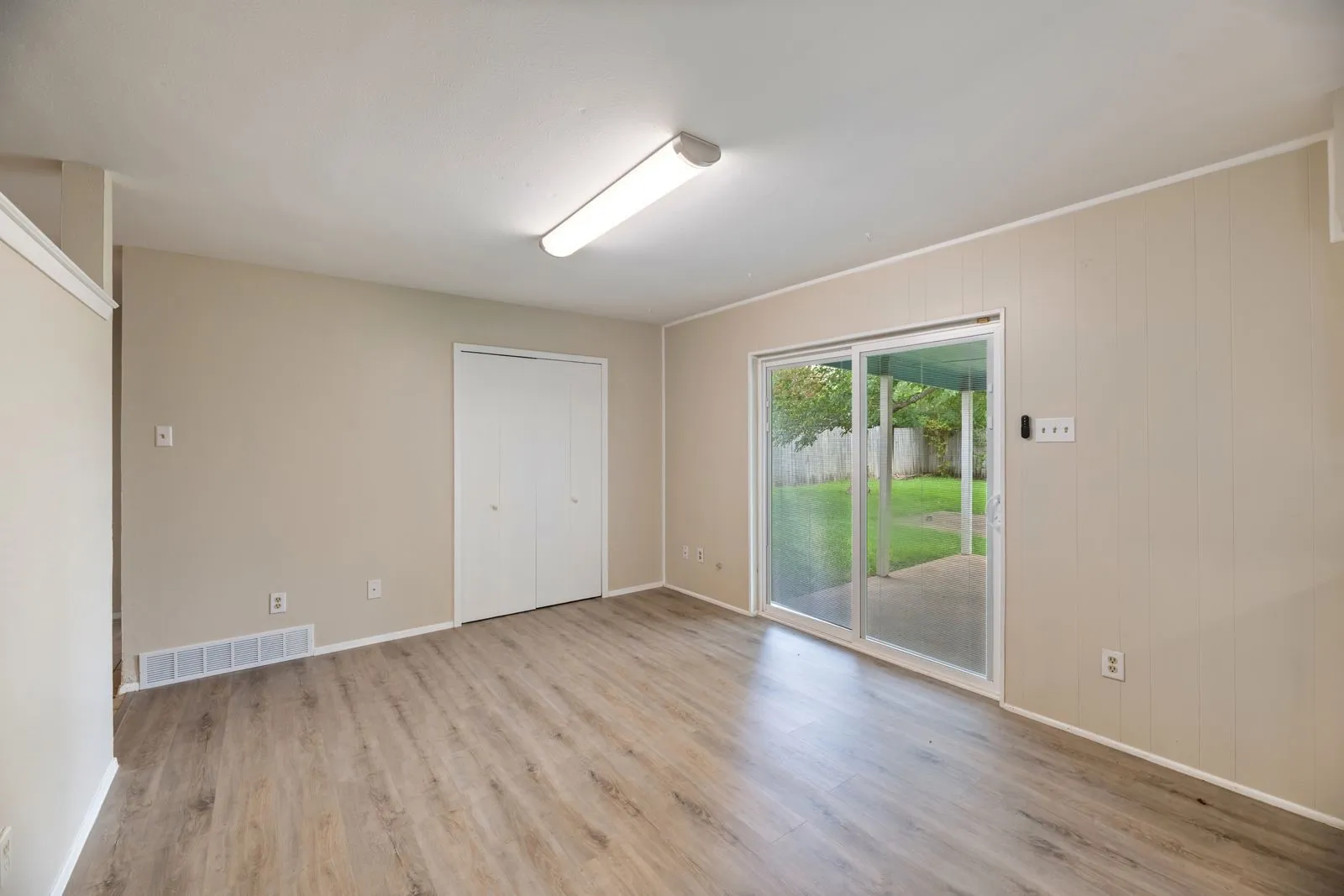 Single Family Residence For Rent in Dallas County , 11324 Prelude Drive, Dallas, Texas 75238, 3 Bedroom, 2 Bathroom, Garage spaces, 1,344 Sqft, built in 1961, mls#21405846, Real Estate Agent in Dallas, Homes For Rent in Dallas county, Homes For Rent in Dallas, Realtor in Dallas Texas, Real Estate Brokerage Independent Realty Texas, Luminita Cordes Realtor