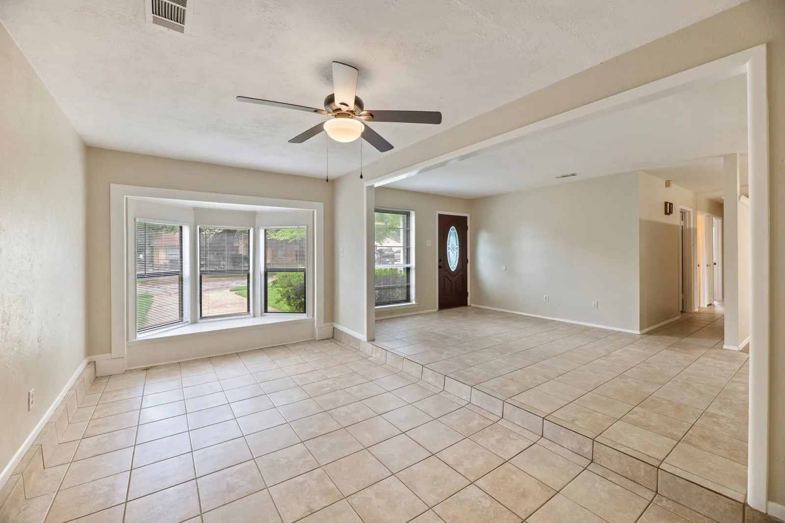 Single Family Residence For Rent in Dallas County , 11324 Prelude Drive, Dallas, Texas 75238, 3 Bedroom, 2 Bathroom, Garage spaces, 1,344 Sqft, built in 1961, mls#21405846, Real Estate Agent in Dallas, Homes For Rent in Dallas county, Homes For Rent in Dallas, Realtor in Dallas Texas, Real Estate Brokerage Independent Realty Texas, Luminita Cordes Realtor
