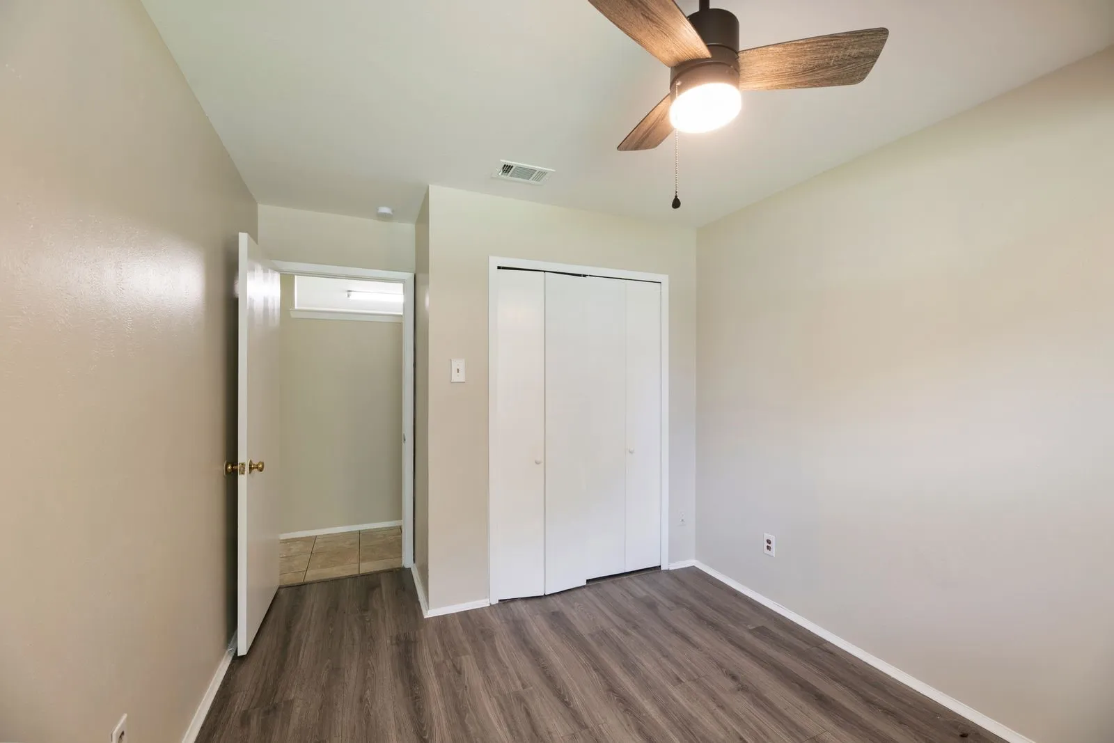 Single Family Residence For Rent in Dallas County , 11324 Prelude Drive, Dallas, Texas 75238, 3 Bedroom, 2 Bathroom, Garage spaces, 1,344 Sqft, built in 1961, mls#21405846, Real Estate Agent in Dallas, Homes For Rent in Dallas county, Homes For Rent in Dallas, Realtor in Dallas Texas, Real Estate Brokerage Independent Realty Texas, Luminita Cordes Realtor