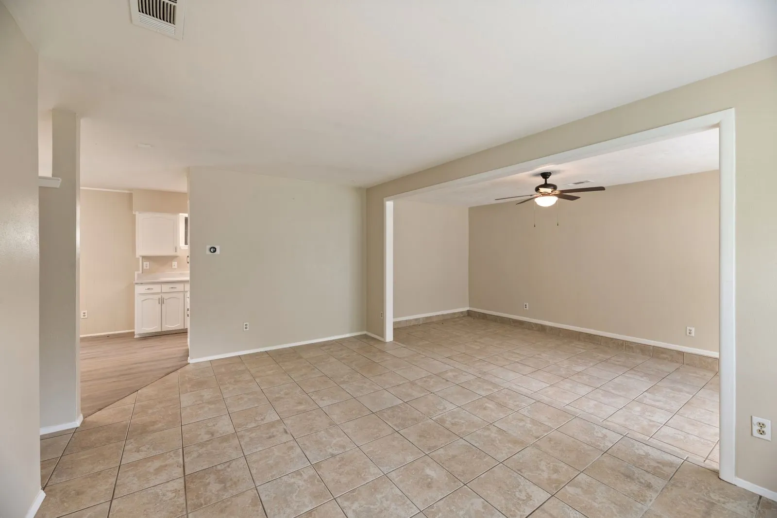 Single Family Residence For Rent in Dallas County , 11324 Prelude Drive, Dallas, Texas 75238, 3 Bedroom, 2 Bathroom, Garage spaces, 1,344 Sqft, built in 1961, mls#21405846, Real Estate Agent in Dallas, Homes For Rent in Dallas county, Homes For Rent in Dallas, Realtor in Dallas Texas, Real Estate Brokerage Independent Realty Texas, Luminita Cordes Realtor