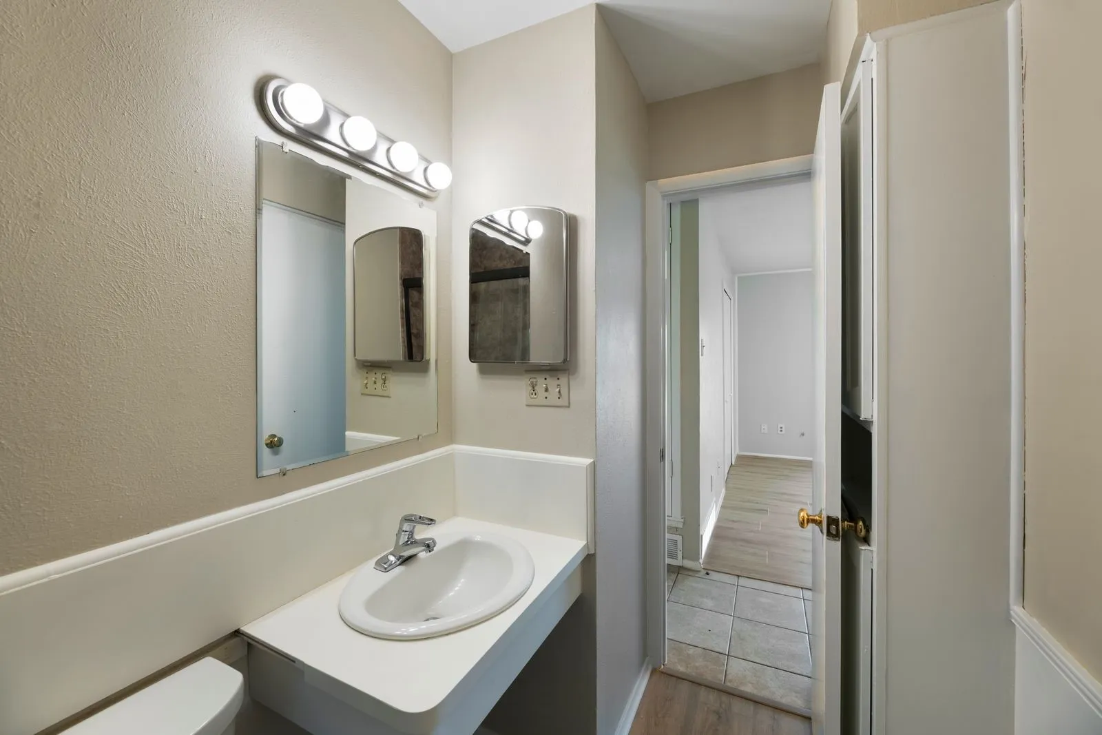 Single Family Residence For Rent in Dallas County , 11324 Prelude Drive, Dallas, Texas 75238, 3 Bedroom, 2 Bathroom, Garage spaces, 1,344 Sqft, built in 1961, mls#21405846, Real Estate Agent in Dallas, Homes For Rent in Dallas county, Homes For Rent in Dallas, Realtor in Dallas Texas, Real Estate Brokerage Independent Realty Texas, Luminita Cordes Realtor