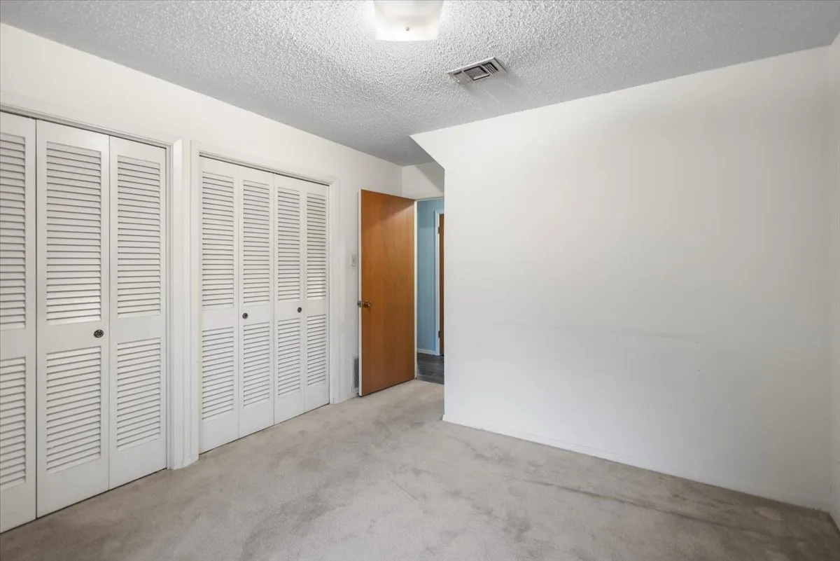 Single Family Residence For Sale in Morris County , 100 Westwood Parkway, Naples, Texas 75668, 4 Bedroom, 3 Bathroom, 2 Garage spaces, 2,909 Sqft, built in 1979, mls#21405849, Real Estate Agent in Naples, Homes For Sale in Morris county, Homes For Sale in Naples, Realtor in Naples Texas, Real Estate Brokerage Independent Realty Texas, Luminita Cordes Realtor