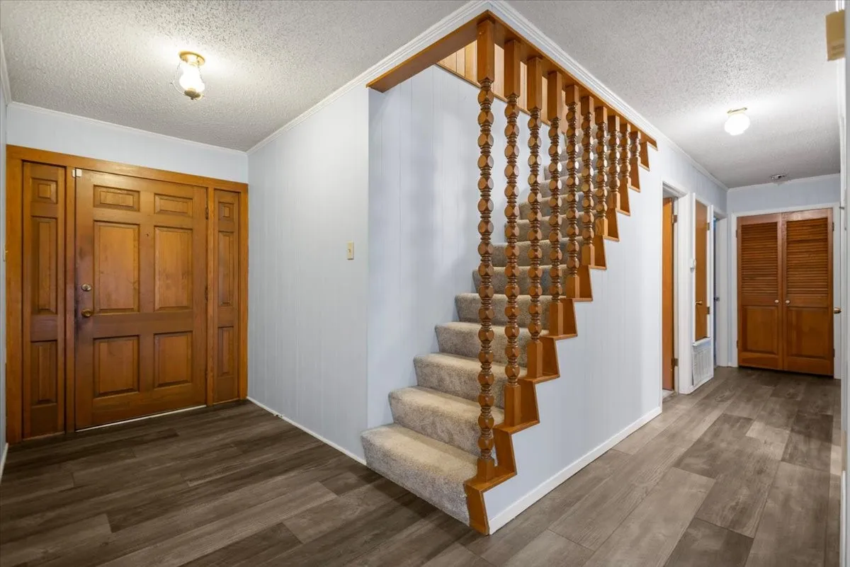 Single Family Residence For Sale in Morris County , 100 Westwood Parkway, Naples, Texas 75668, 4 Bedroom, 3 Bathroom, 2 Garage spaces, 2,909 Sqft, built in 1979, mls#21405849, Real Estate Agent in Naples, Homes For Sale in Morris county, Homes For Sale in Naples, Realtor in Naples Texas, Real Estate Brokerage Independent Realty Texas, Luminita Cordes Realtor