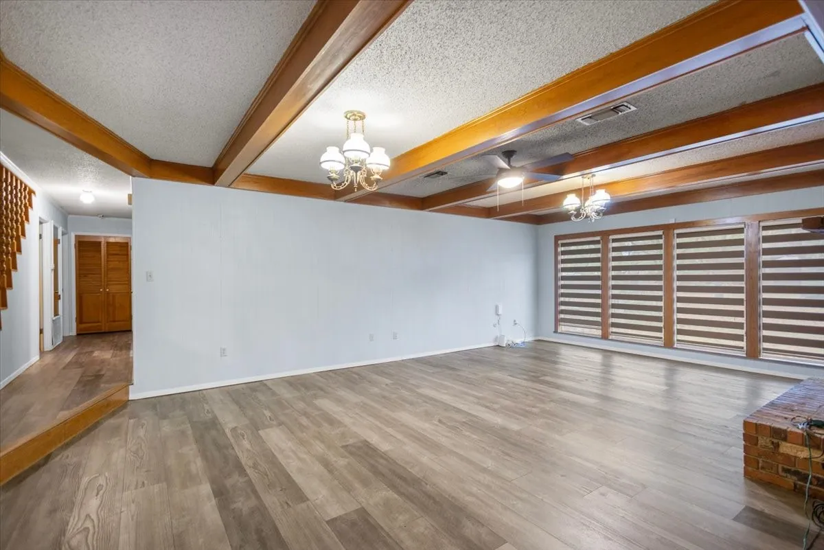 Single Family Residence For Sale in Morris County , 100 Westwood Parkway, Naples, Texas 75668, 4 Bedroom, 3 Bathroom, 2 Garage spaces, 2,909 Sqft, built in 1979, mls#21405849, Real Estate Agent in Naples, Homes For Sale in Morris county, Homes For Sale in Naples, Realtor in Naples Texas, Real Estate Brokerage Independent Realty Texas, Luminita Cordes Realtor