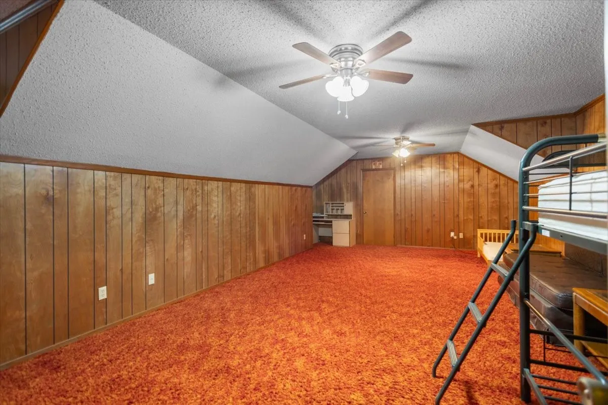 Single Family Residence For Sale in Morris County , 100 Westwood Parkway, Naples, Texas 75668, 4 Bedroom, 3 Bathroom, 2 Garage spaces, 2,909 Sqft, built in 1979, mls#21405849, Real Estate Agent in Naples, Homes For Sale in Morris county, Homes For Sale in Naples, Realtor in Naples Texas, Real Estate Brokerage Independent Realty Texas, Luminita Cordes Realtor