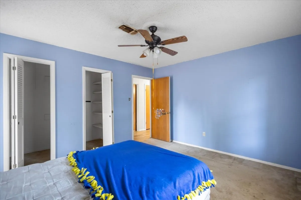 Single Family Residence For Sale in Morris County , 100 Westwood Parkway, Naples, Texas 75668, 4 Bedroom, 3 Bathroom, 2 Garage spaces, 2,909 Sqft, built in 1979, mls#21405849, Real Estate Agent in Naples, Homes For Sale in Morris county, Homes For Sale in Naples, Realtor in Naples Texas, Real Estate Brokerage Independent Realty Texas, Luminita Cordes Realtor