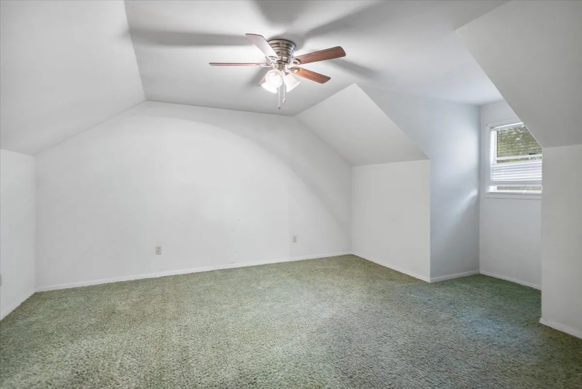 Single Family Residence For Sale in Morris County , 100 Westwood Parkway, Naples, Texas 75668, 4 Bedroom, 3 Bathroom, 2 Garage spaces, 2,909 Sqft, built in 1979, mls#21405849, Real Estate Agent in Naples, Homes For Sale in Morris county, Homes For Sale in Naples, Realtor in Naples Texas, Real Estate Brokerage Independent Realty Texas, Luminita Cordes Realtor