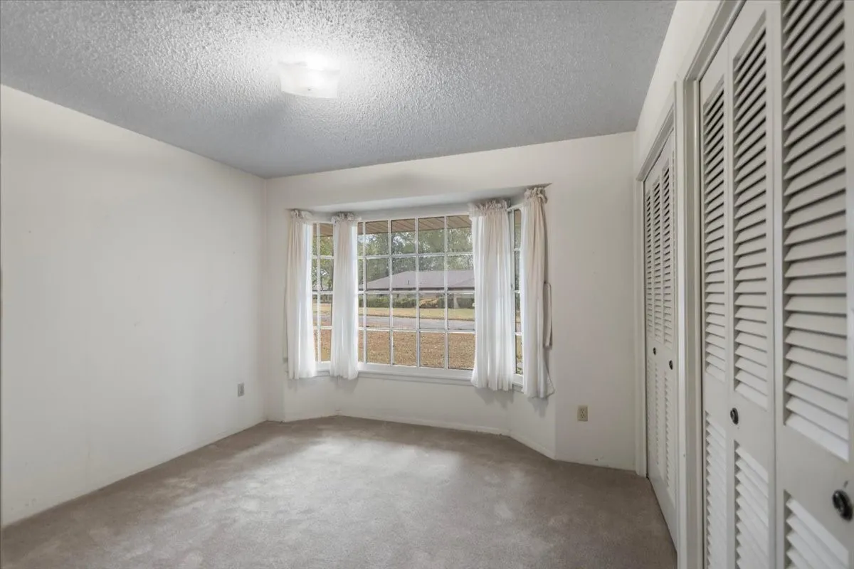 Single Family Residence For Sale in Morris County , 100 Westwood Parkway, Naples, Texas 75668, 4 Bedroom, 3 Bathroom, 2 Garage spaces, 2,909 Sqft, built in 1979, mls#21405849, Real Estate Agent in Naples, Homes For Sale in Morris county, Homes For Sale in Naples, Realtor in Naples Texas, Real Estate Brokerage Independent Realty Texas, Luminita Cordes Realtor