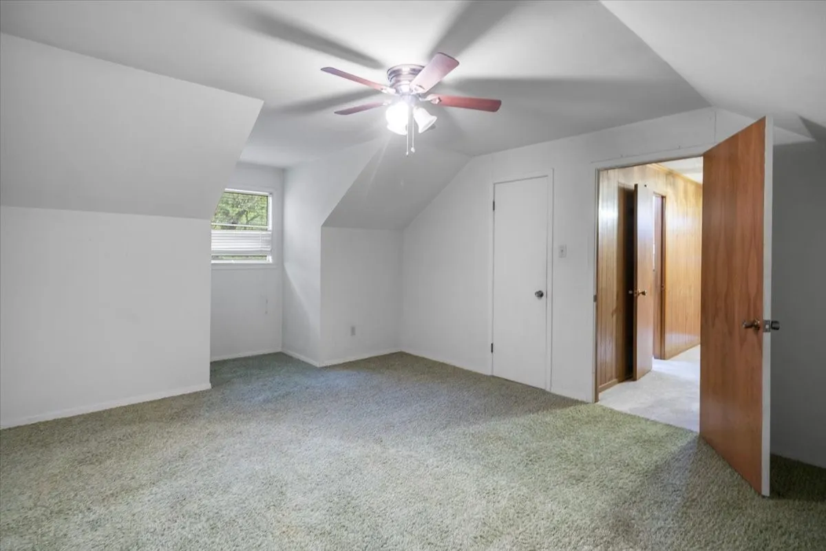 Single Family Residence For Sale in Morris County , 100 Westwood Parkway, Naples, Texas 75668, 4 Bedroom, 3 Bathroom, 2 Garage spaces, 2,909 Sqft, built in 1979, mls#21405849, Real Estate Agent in Naples, Homes For Sale in Morris county, Homes For Sale in Naples, Realtor in Naples Texas, Real Estate Brokerage Independent Realty Texas, Luminita Cordes Realtor