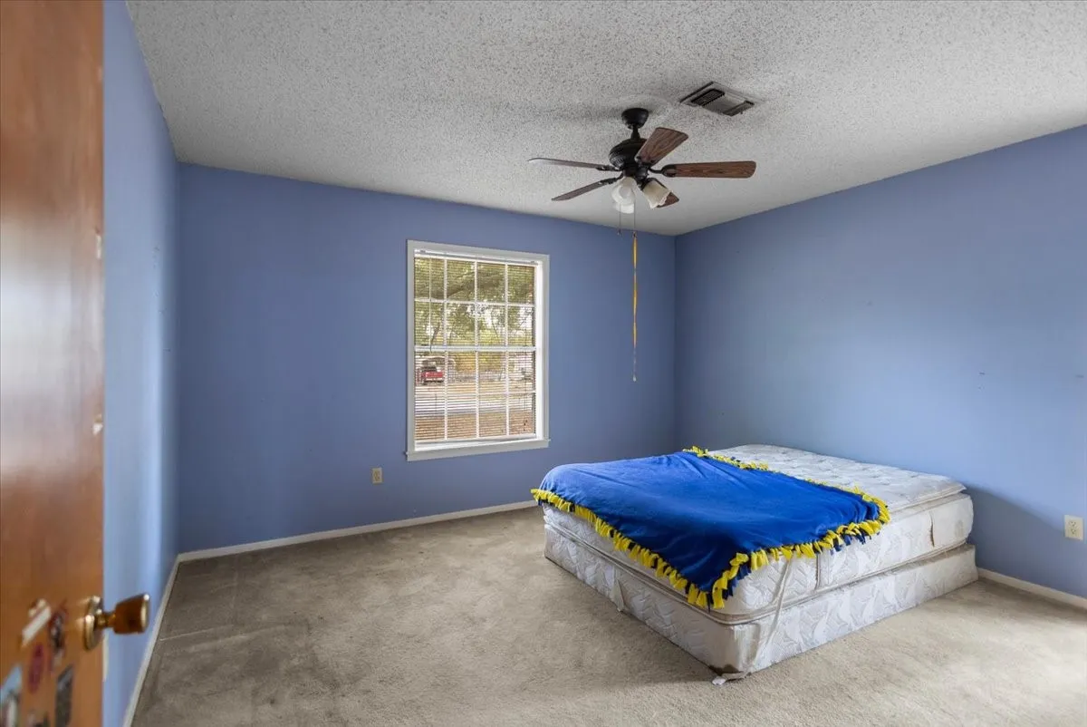 Single Family Residence For Sale in Morris County , 100 Westwood Parkway, Naples, Texas 75668, 4 Bedroom, 3 Bathroom, 2 Garage spaces, 2,909 Sqft, built in 1979, mls#21405849, Real Estate Agent in Naples, Homes For Sale in Morris county, Homes For Sale in Naples, Realtor in Naples Texas, Real Estate Brokerage Independent Realty Texas, Luminita Cordes Realtor