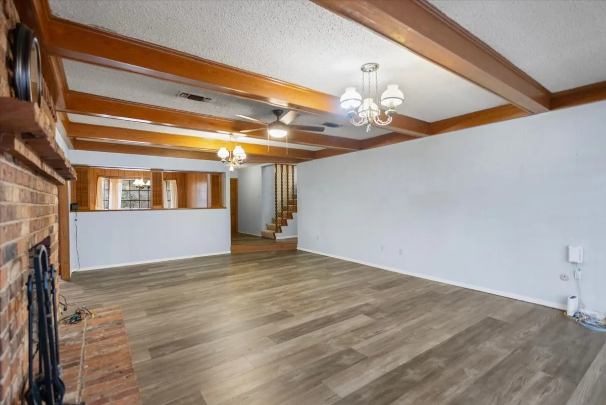 Single Family Residence For Sale in Morris County , 100 Westwood Parkway, Naples, Texas 75668, 4 Bedroom, 3 Bathroom, 2 Garage spaces, 2,909 Sqft, built in 1979, mls#21405849, Real Estate Agent in Naples, Homes For Sale in Morris county, Homes For Sale in Naples, Realtor in Naples Texas, Real Estate Brokerage Independent Realty Texas, Luminita Cordes Realtor