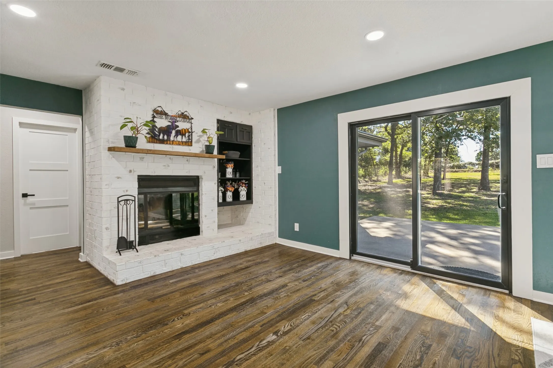 Single Family Residence For Sale in Johnson County , 5704 Pecan Circle, Alvarado, Texas 76009, 4 Bedroom, 3 Bathroom, Garage spaces, 1,921 Sqft, built in 1982, mls#21403211, Real Estate Agent in Alvarado, Homes For Sale in Johnson county, Homes For Sale in Alvarado, Realtor in Alvarado Texas, Real Estate Brokerage Independent Realty Texas, Luminita Cordes Realtor