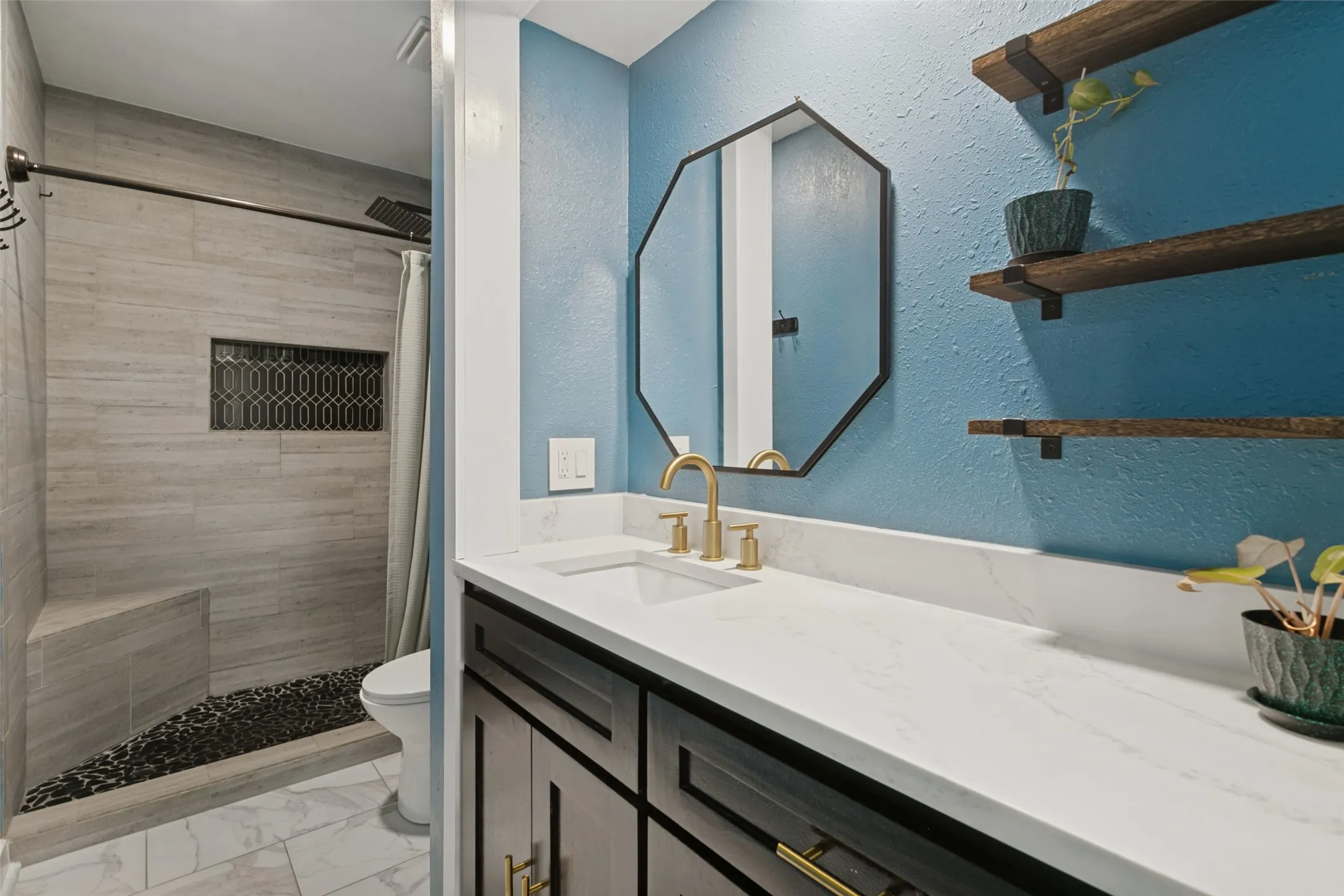 Single Family Residence For Sale in Johnson County , 5704 Pecan Circle, Alvarado, Texas 76009, 4 Bedroom, 3 Bathroom, Garage spaces, 1,921 Sqft, built in 1982, mls#21403211, Real Estate Agent in Alvarado, Homes For Sale in Johnson county, Homes For Sale in Alvarado, Realtor in Alvarado Texas, Real Estate Brokerage Independent Realty Texas, Luminita Cordes Realtor