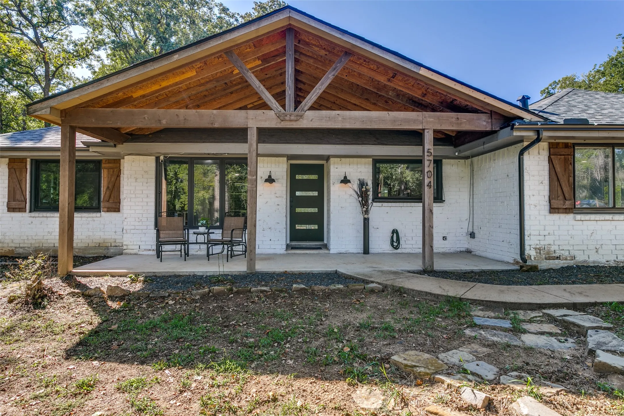 Single Family Residence For Sale in Johnson County , 5704 Pecan Circle, Alvarado, Texas 76009, 4 Bedroom, 3 Bathroom, Garage spaces, 1,921 Sqft, built in 1982, mls#21403211, Real Estate Agent in Alvarado, Homes For Sale in Johnson county, Homes For Sale in Alvarado, Realtor in Alvarado Texas, Real Estate Brokerage Independent Realty Texas, Luminita Cordes Realtor