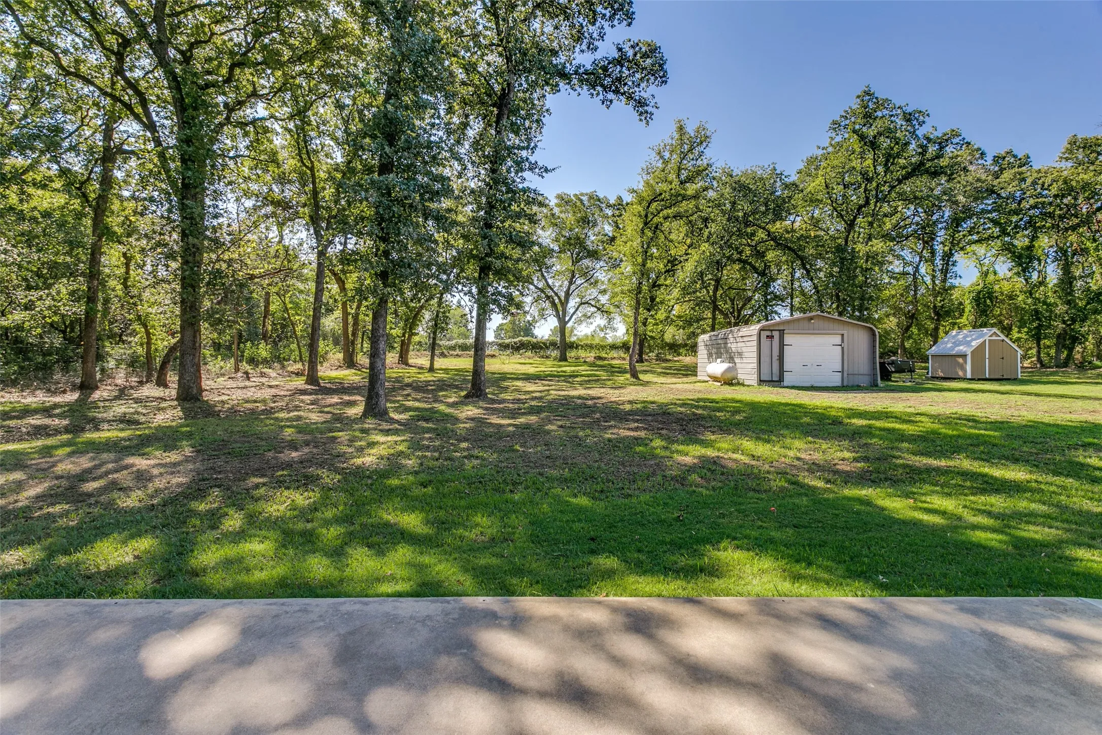 Single Family Residence For Sale in Johnson County , 5704 Pecan Circle, Alvarado, Texas 76009, 4 Bedroom, 3 Bathroom, Garage spaces, 1,921 Sqft, built in 1982, mls#21403211, Real Estate Agent in Alvarado, Homes For Sale in Johnson county, Homes For Sale in Alvarado, Realtor in Alvarado Texas, Real Estate Brokerage Independent Realty Texas, Luminita Cordes Realtor